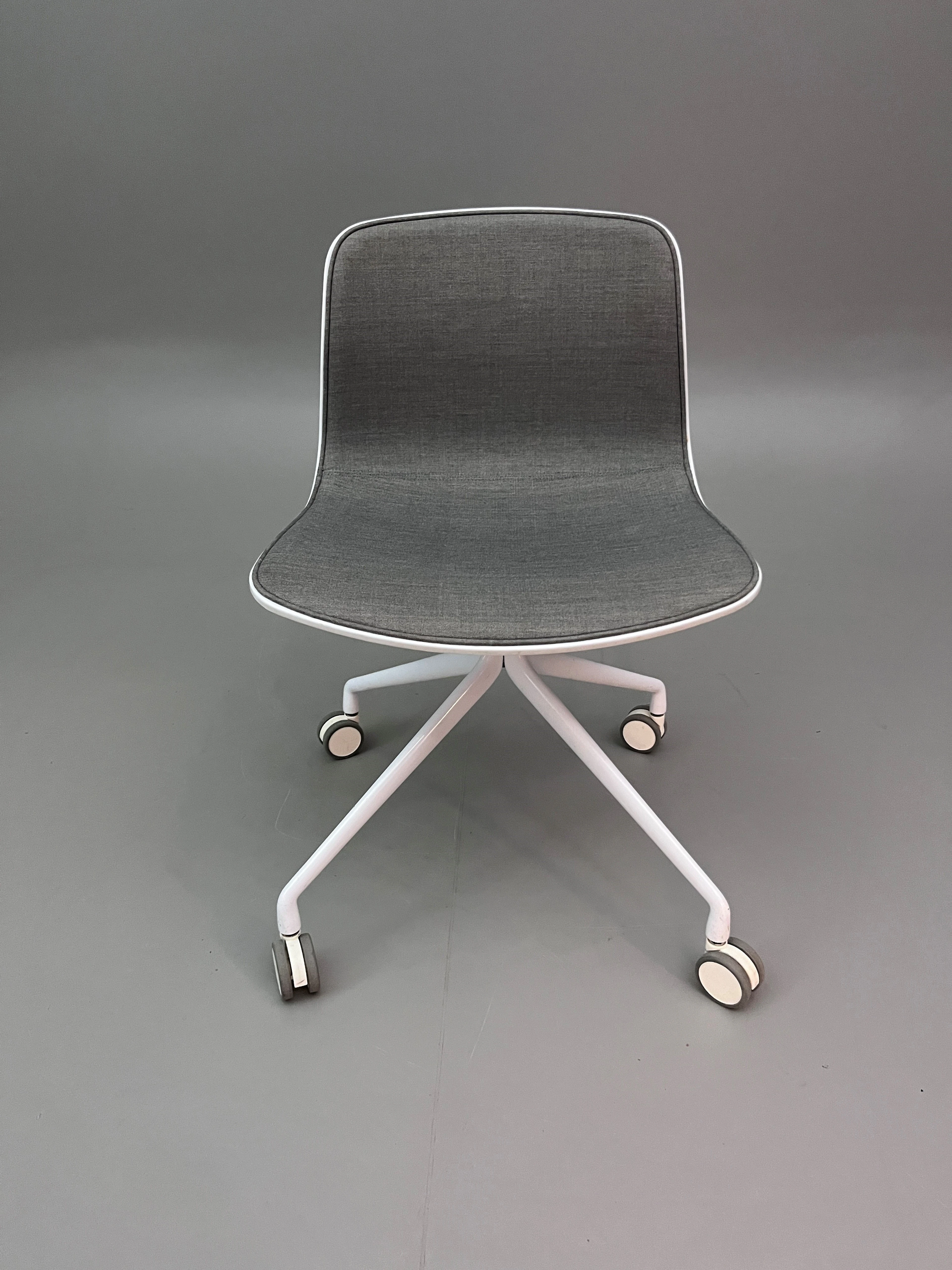 Stol Hay About A Chair 14 vit&grå