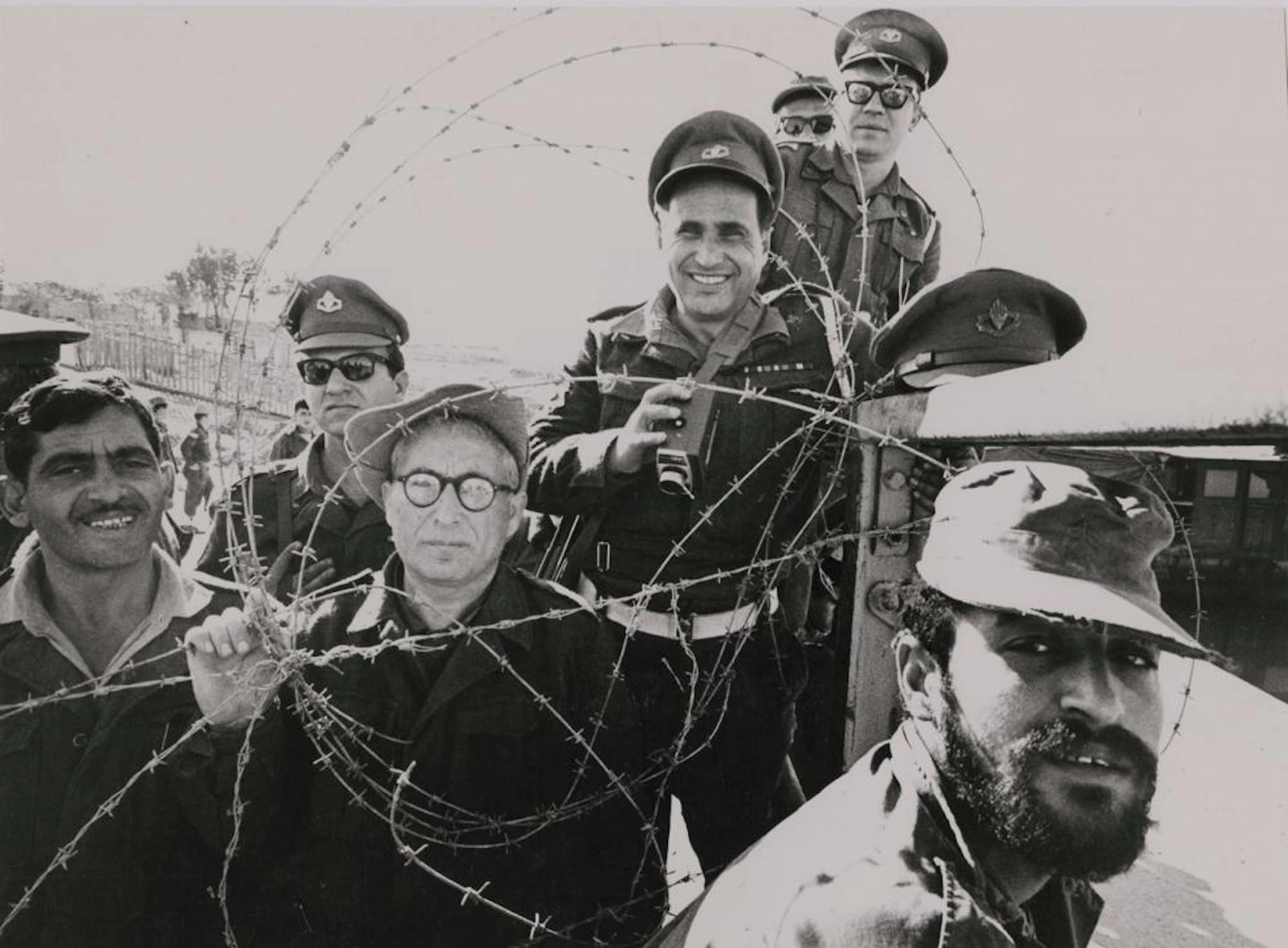 Leonard Freed. Prisoner exchange at Suez Canal 1968