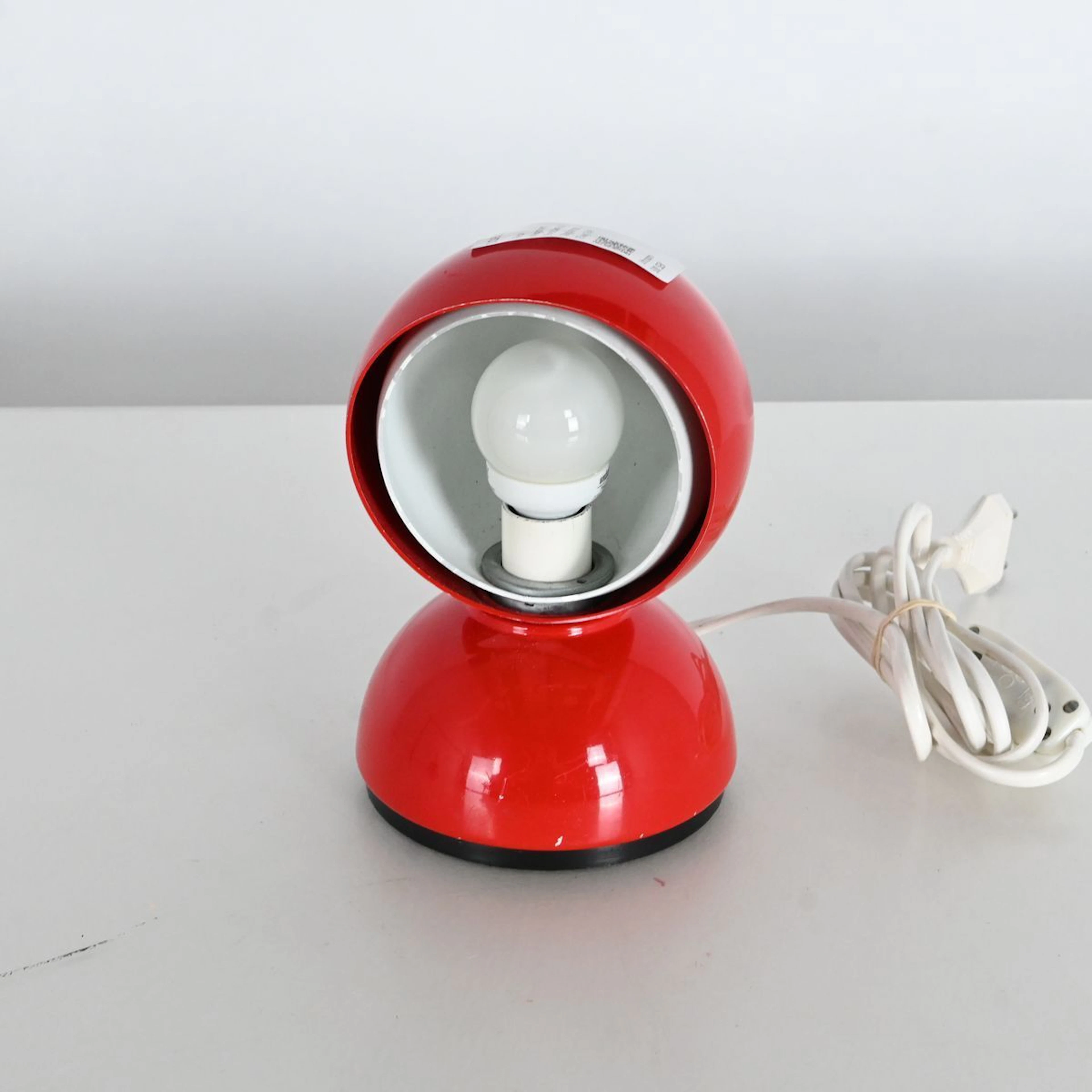 Vico Magistretti, Bordslampa / Vägglampa, Eclisse T, Artemide, Röd