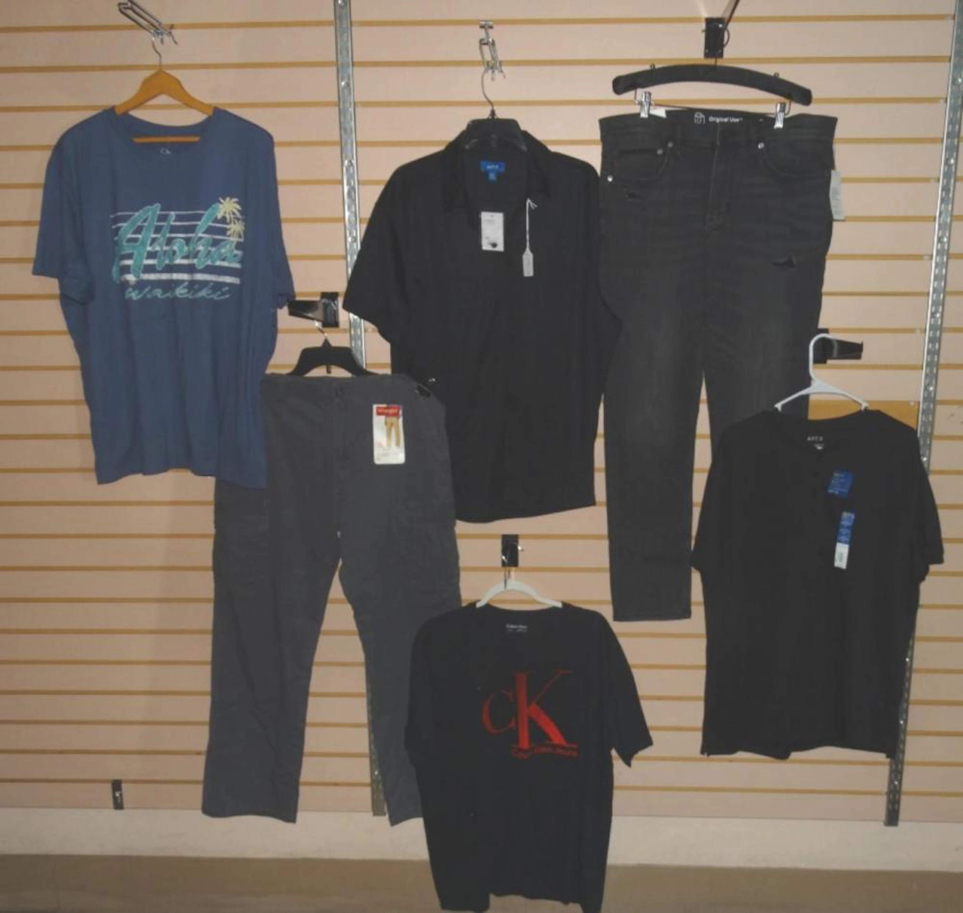 Men's Clothing Lot Size XXL - 36x32
