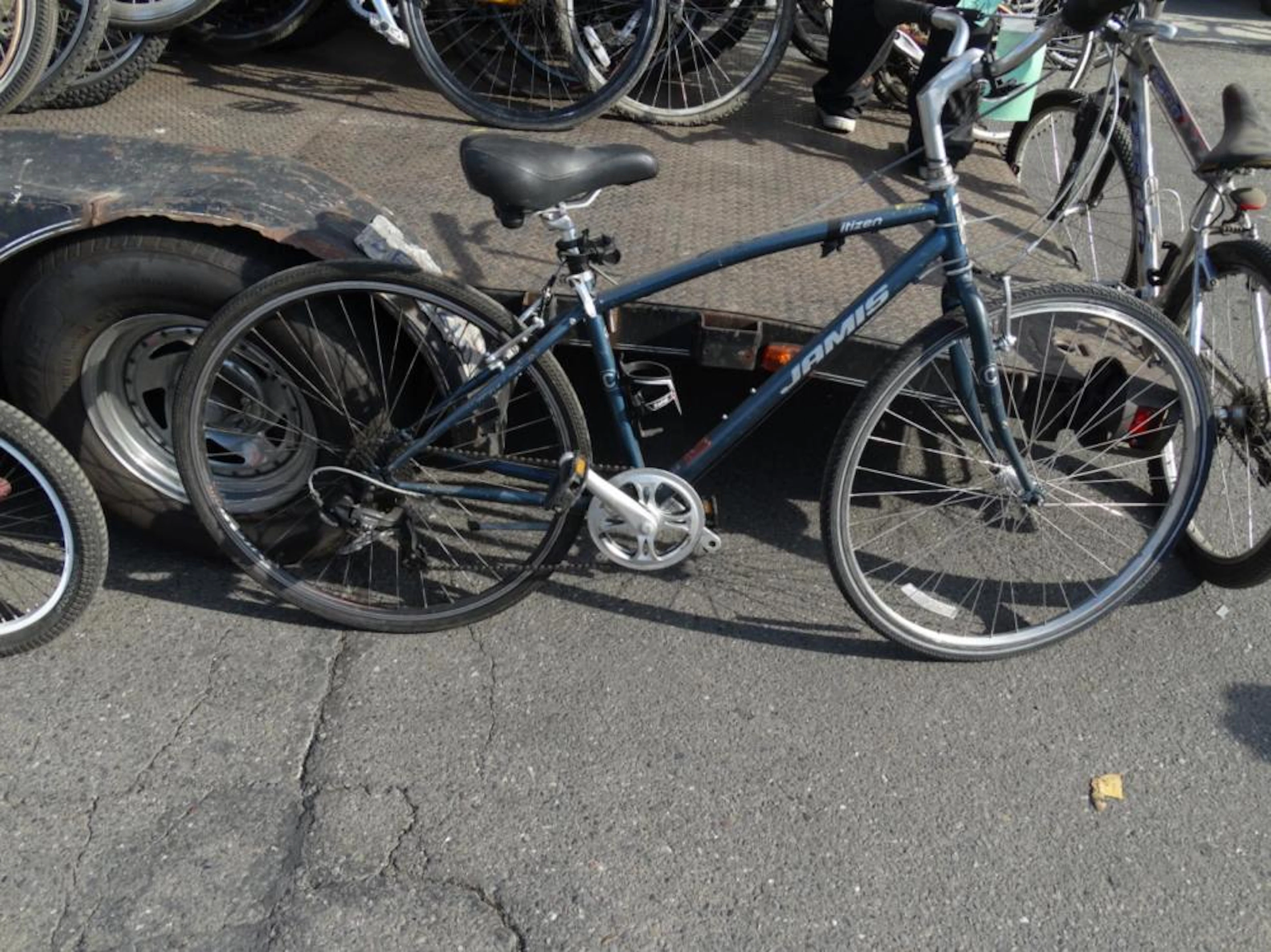 26" BLUE JAMIS CITIZEN HYBRID BIKE