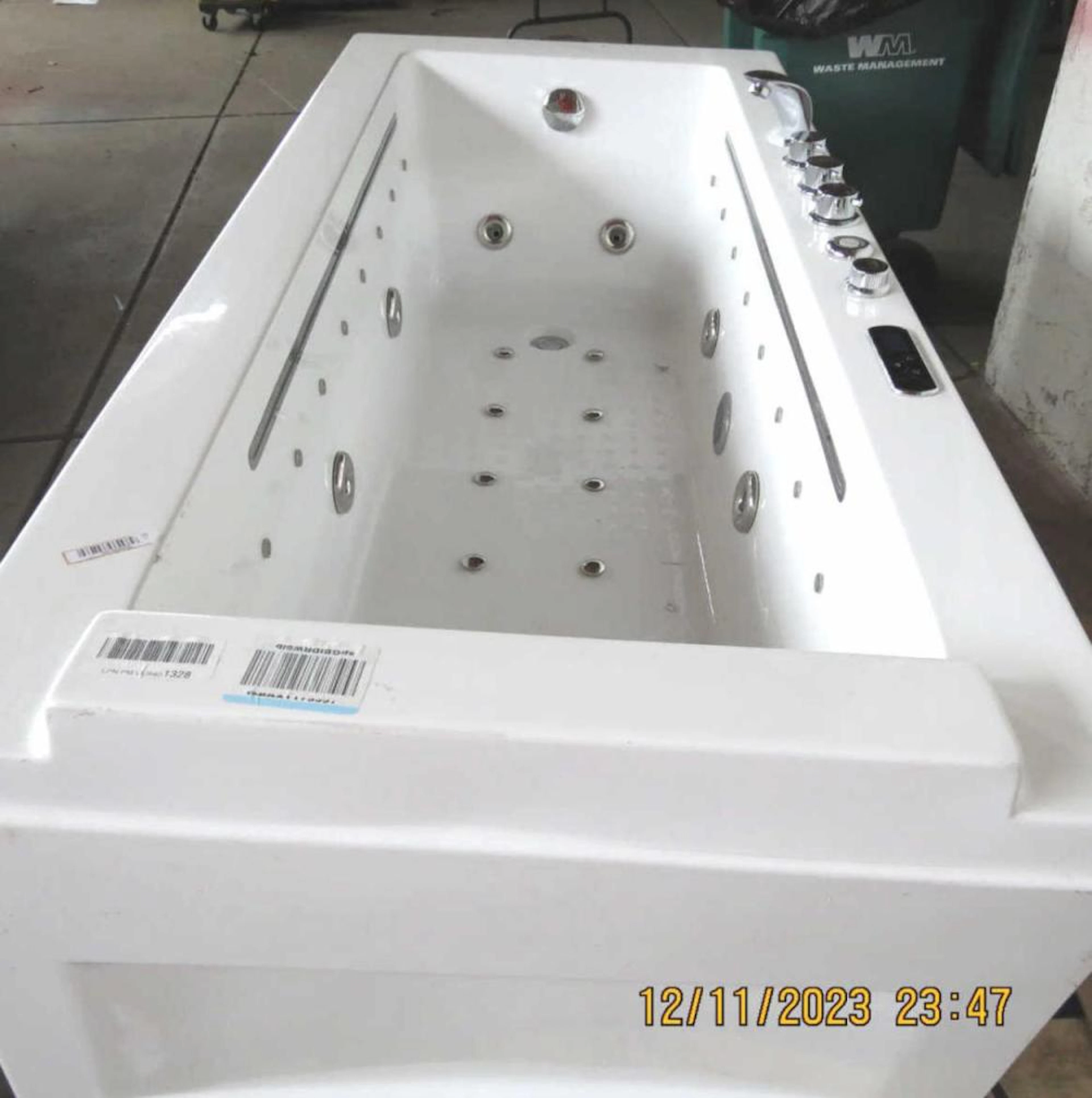 Empava Whirlpool Jetted Tub LOCAL PICKUP ONLY