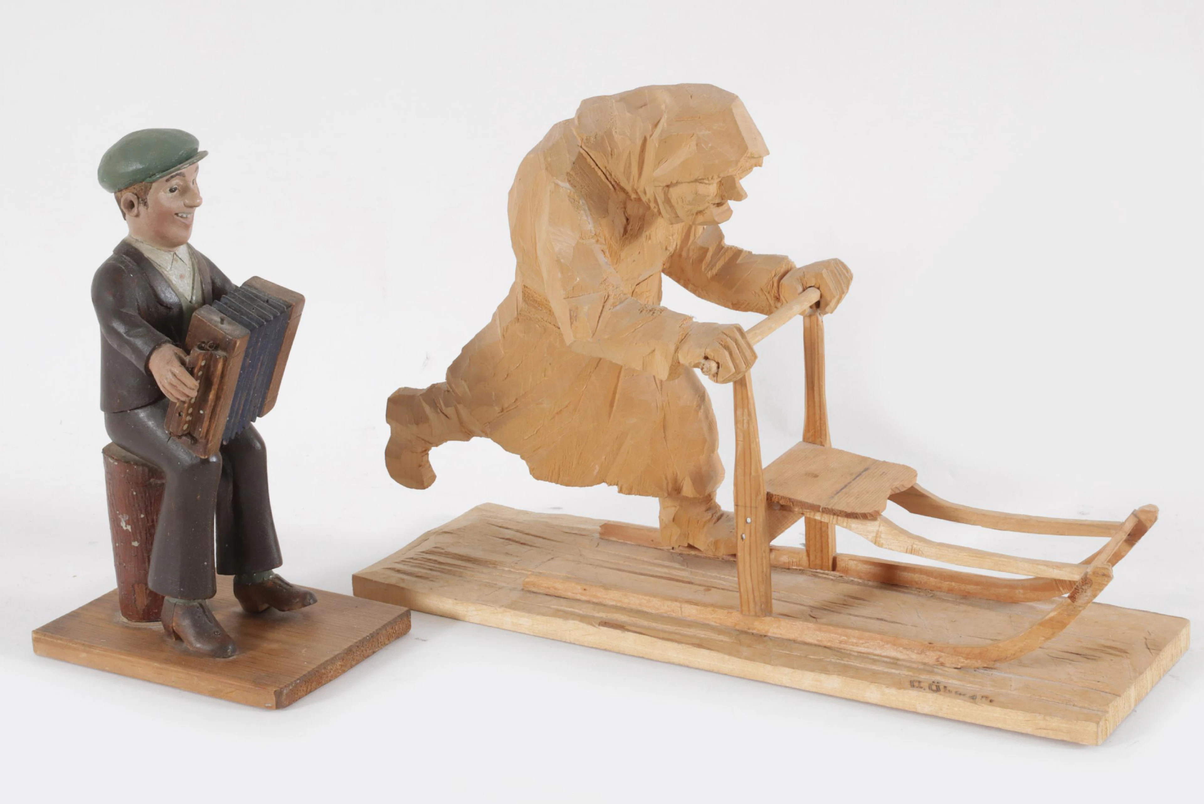 Träskurna figurer 2st