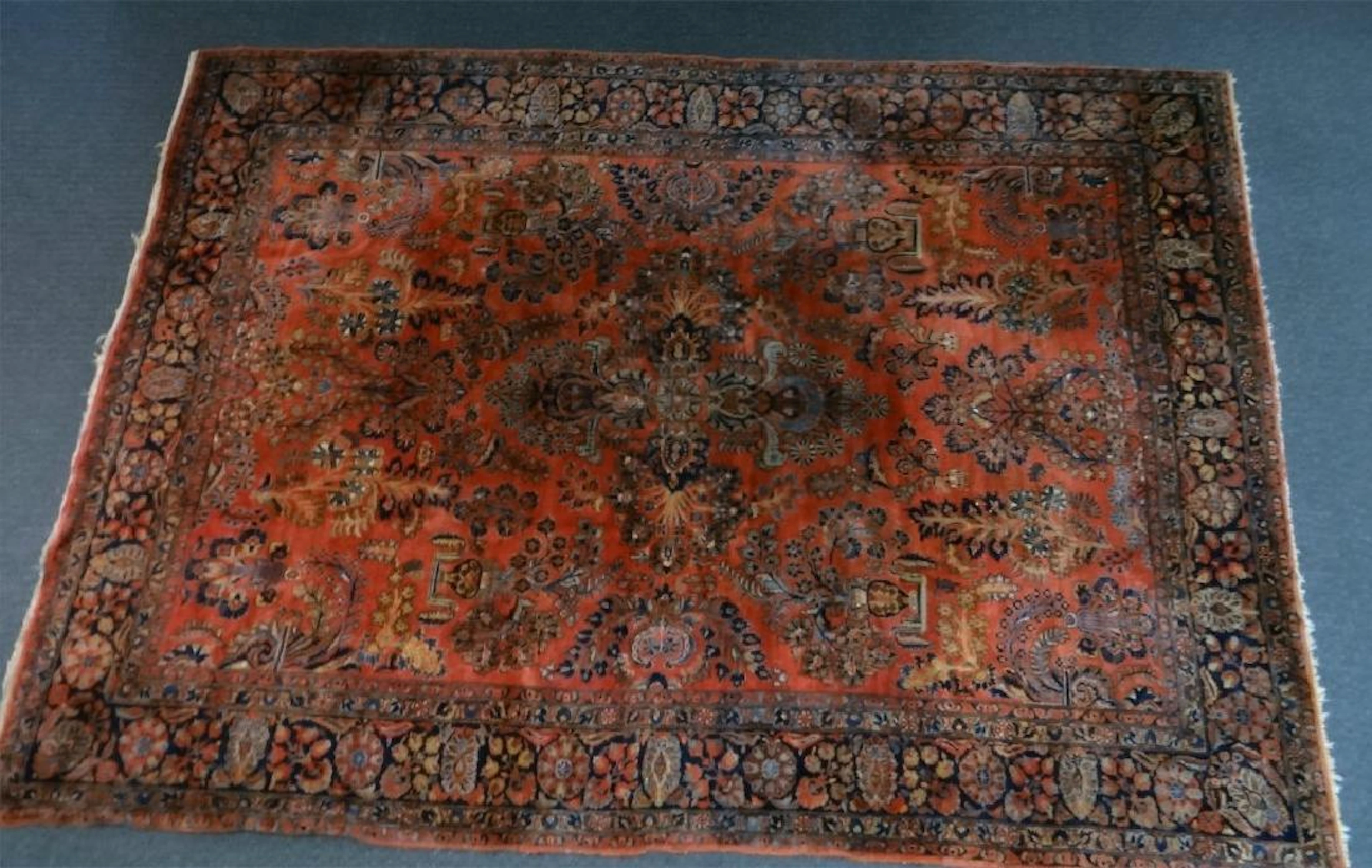 Roomsize sarouk carpet c. 1930