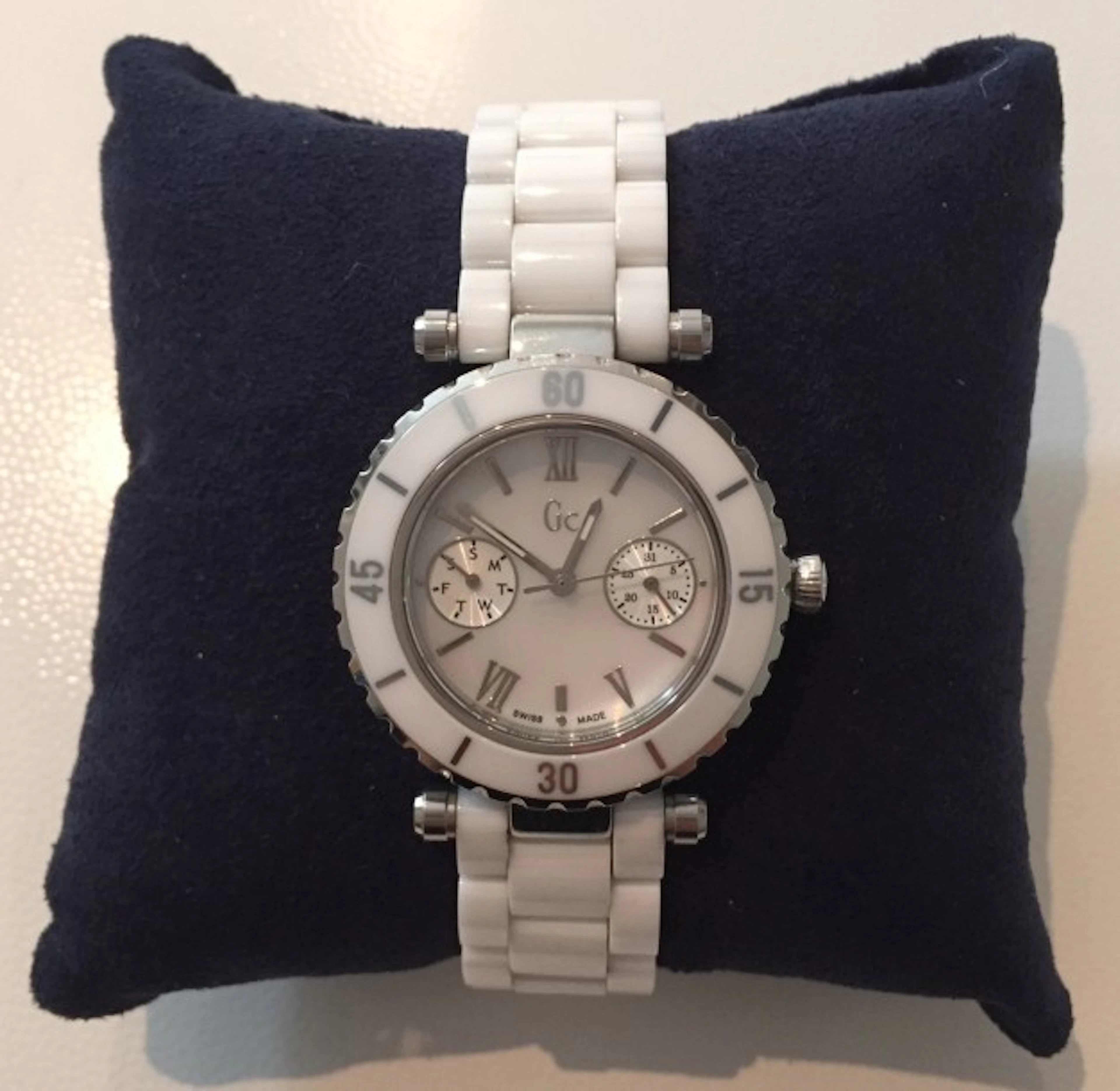 GUESS Montre de femme en céramique blancheEtat neuf