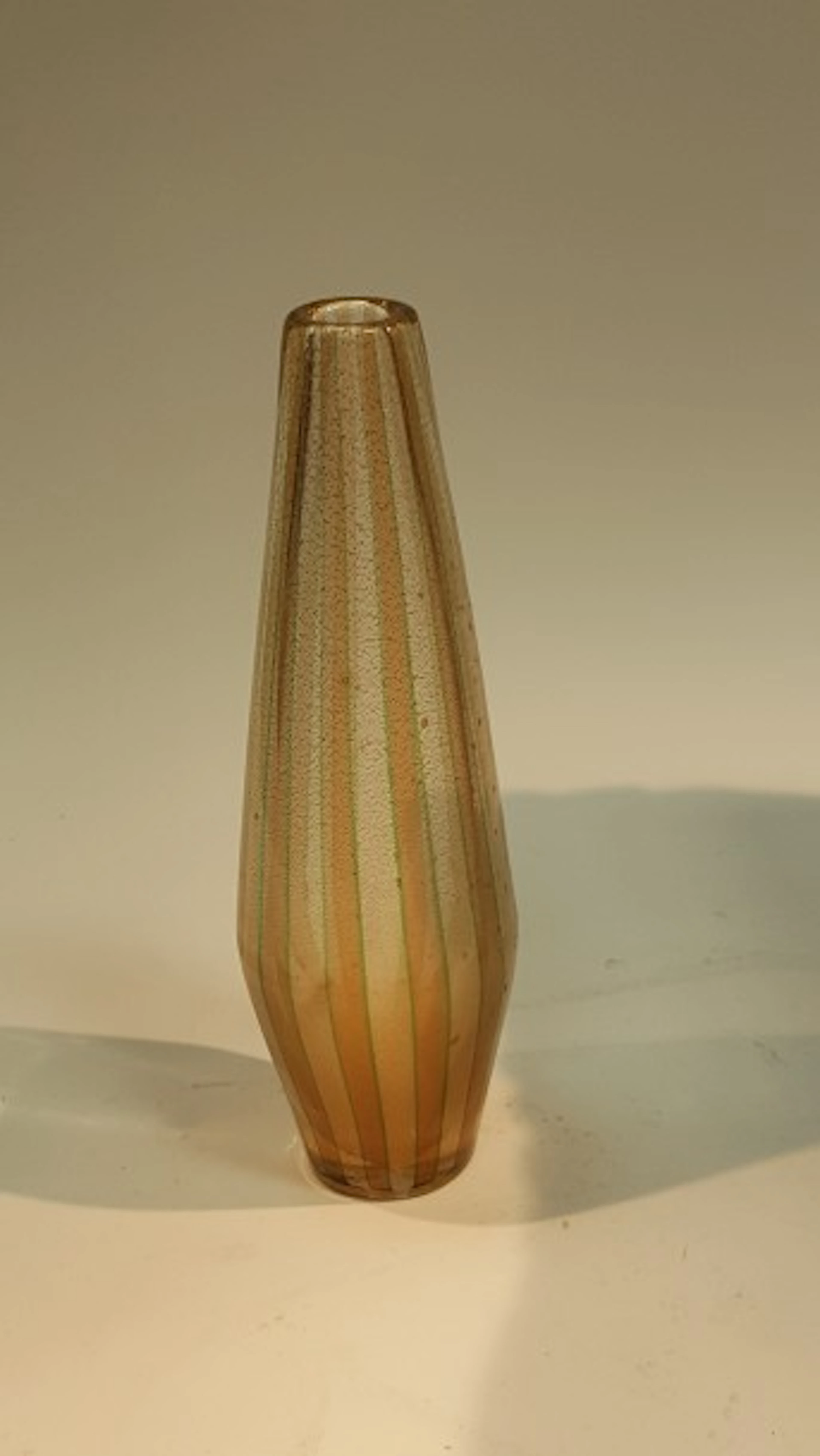 VERONESE SEGUSO (XX)Vase en verre de Murano à décor de bandes...