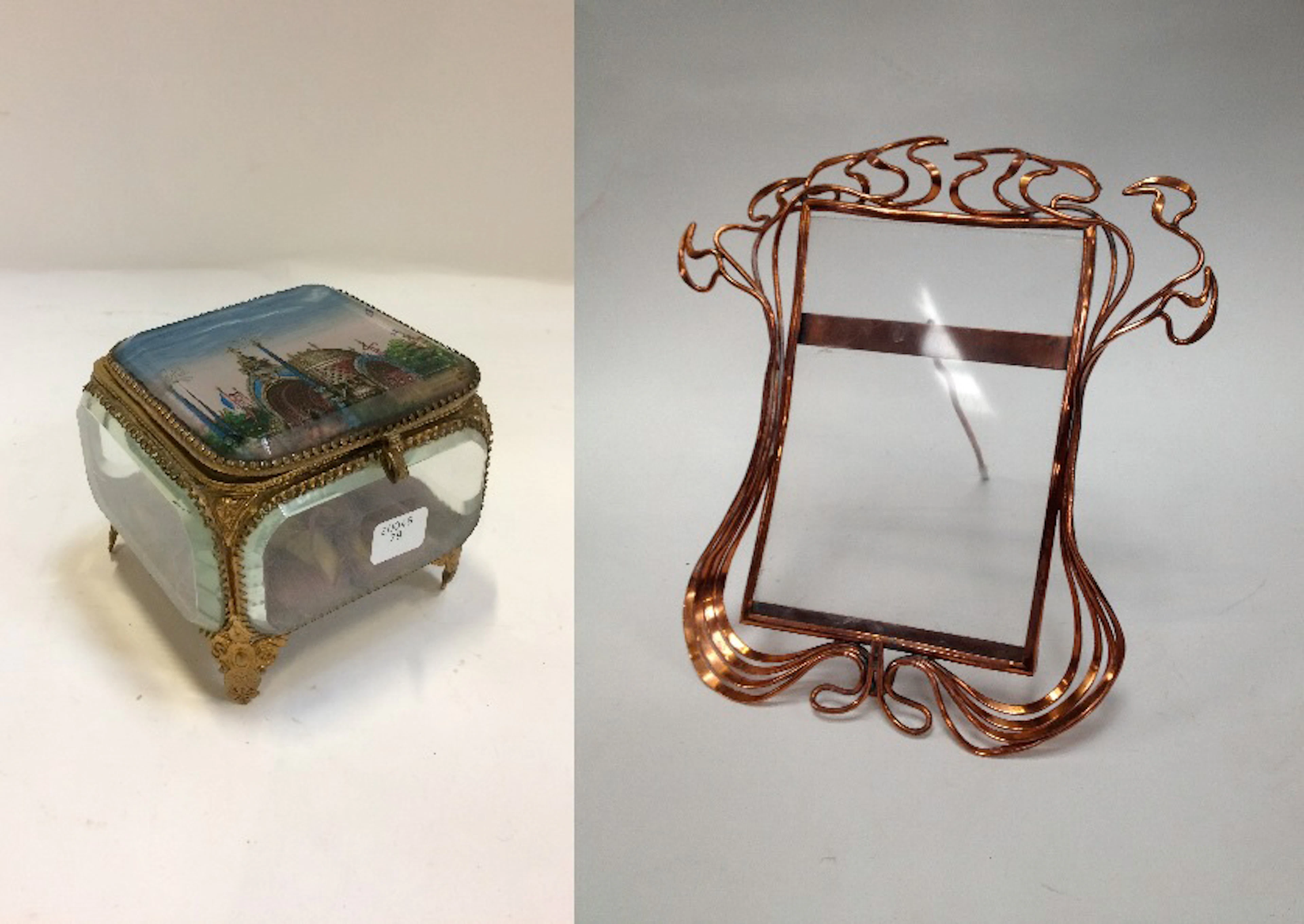 Lot comprenant : -Coffret toute face en verre biseauté