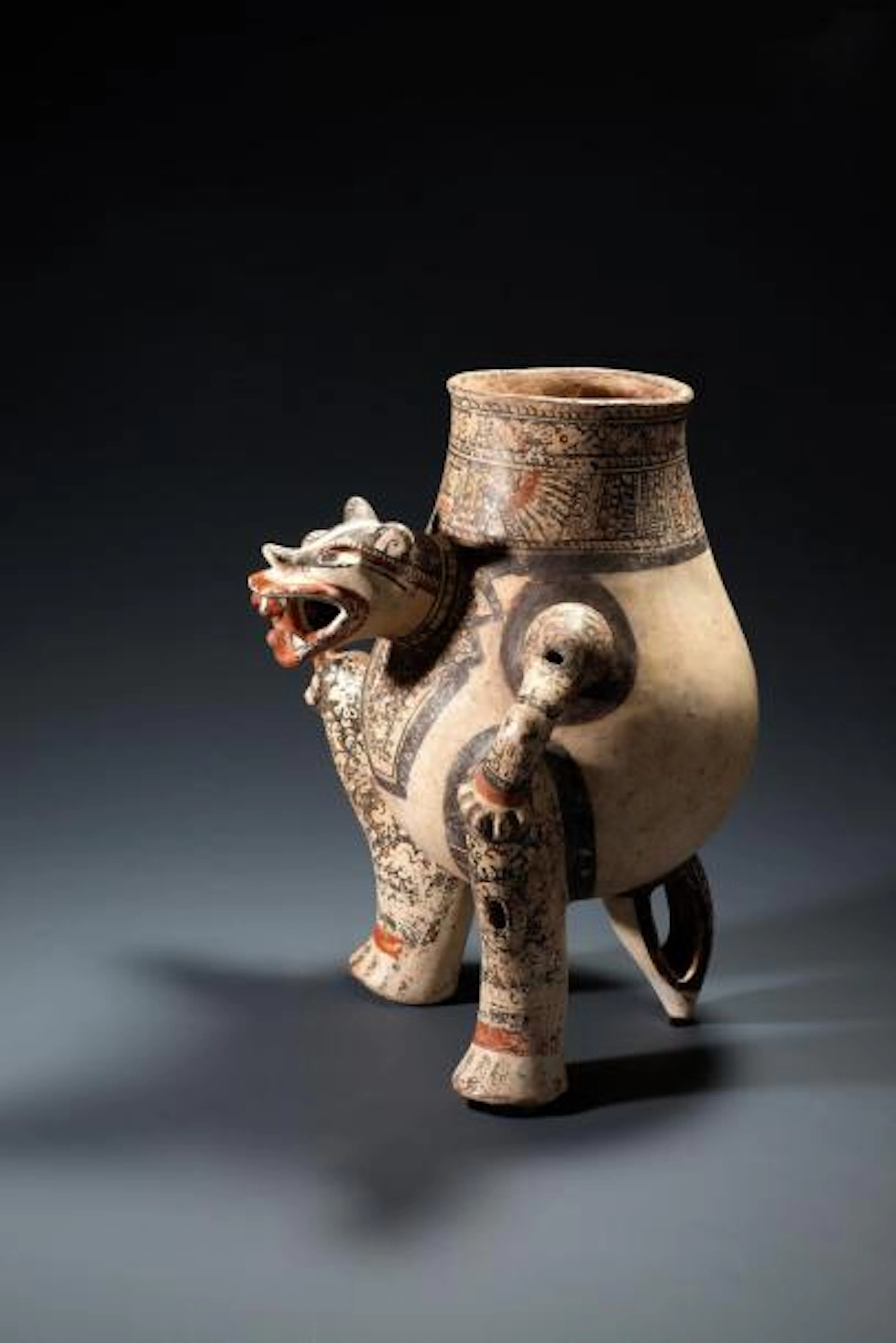 Dragon à fond blanc Vase en forme de jaguar…