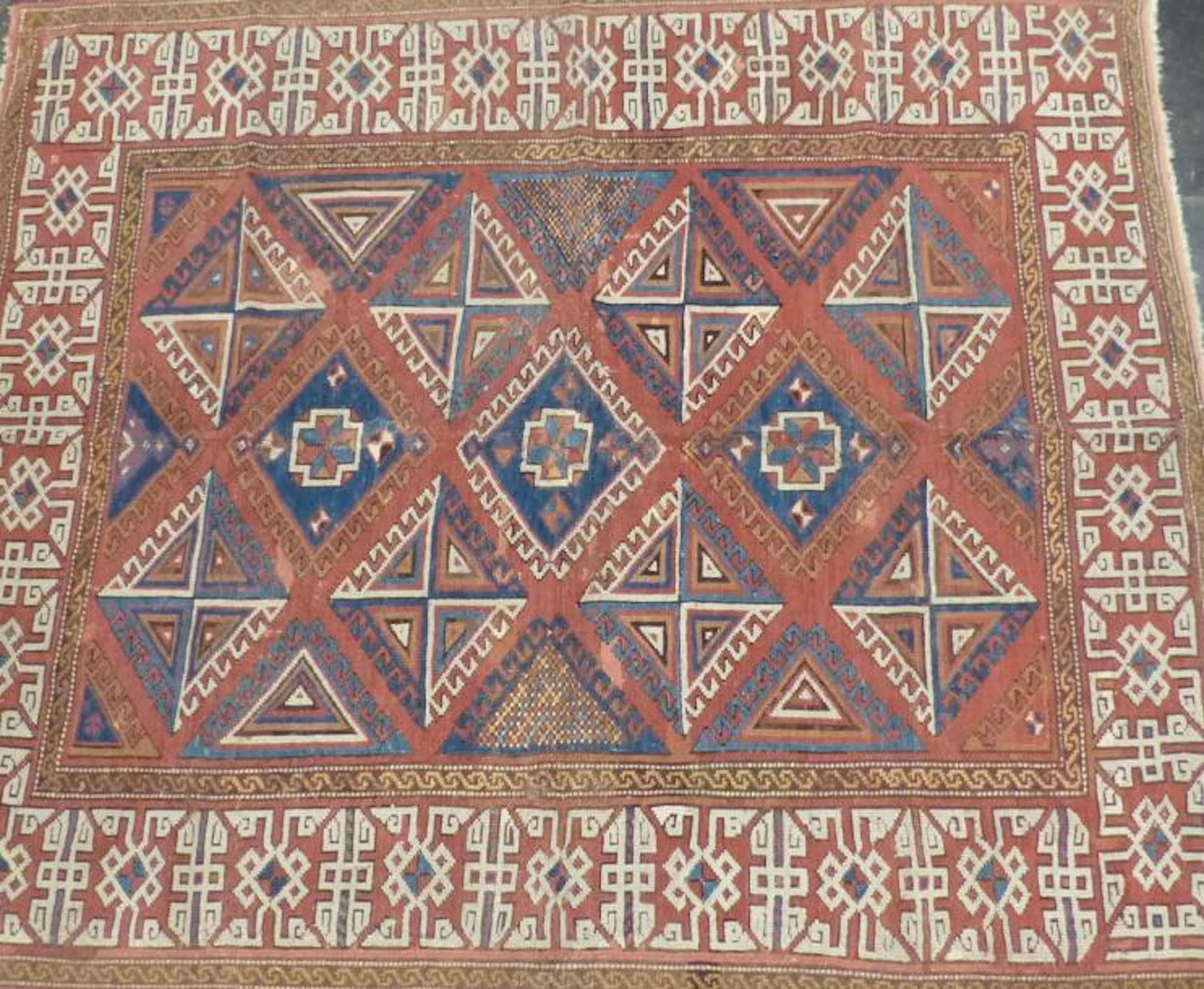 MELAS , Turc Tapis à fond vieux rouge à…