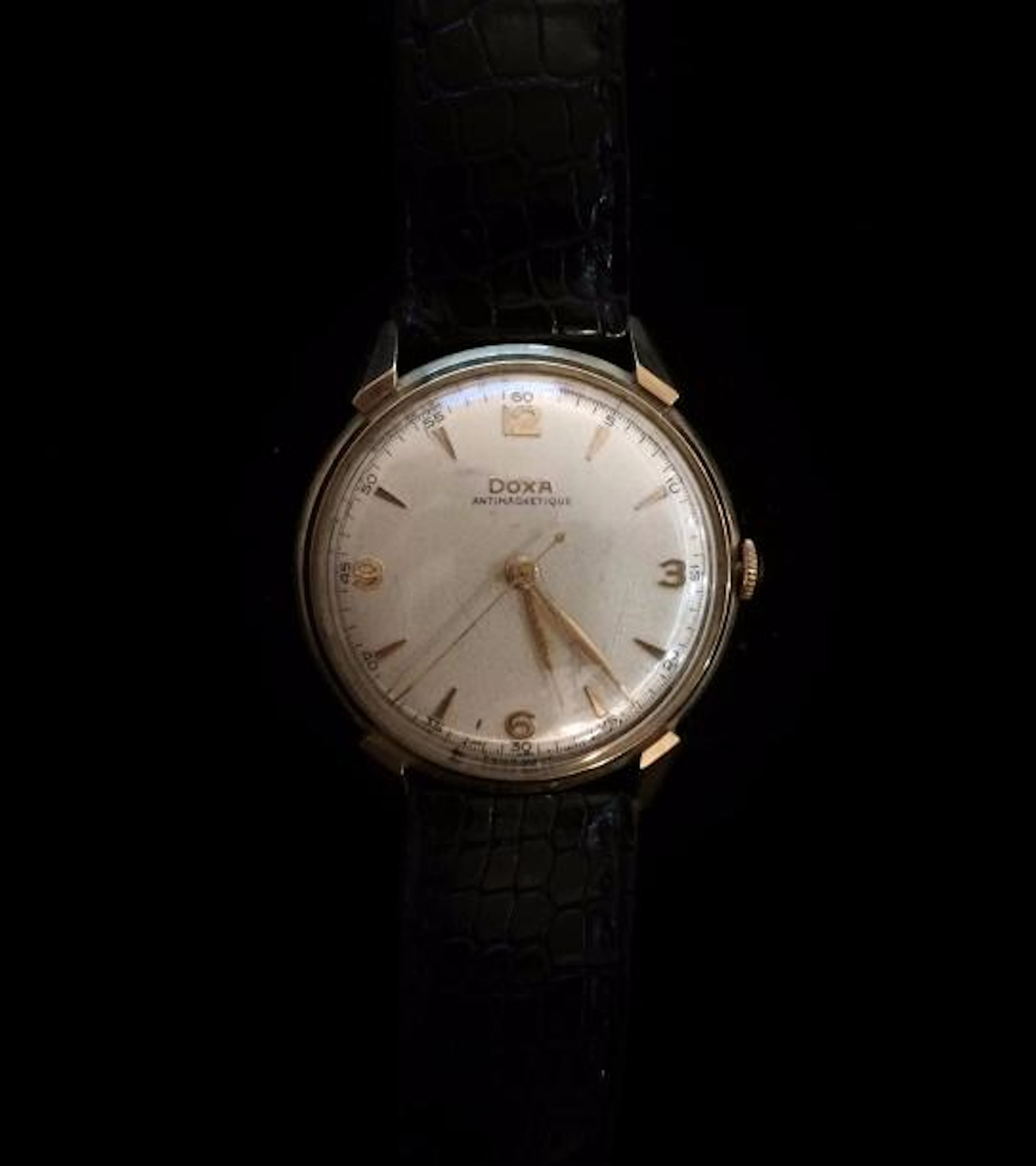 DOXA Montre d'homme, le boîtier en or jaune…