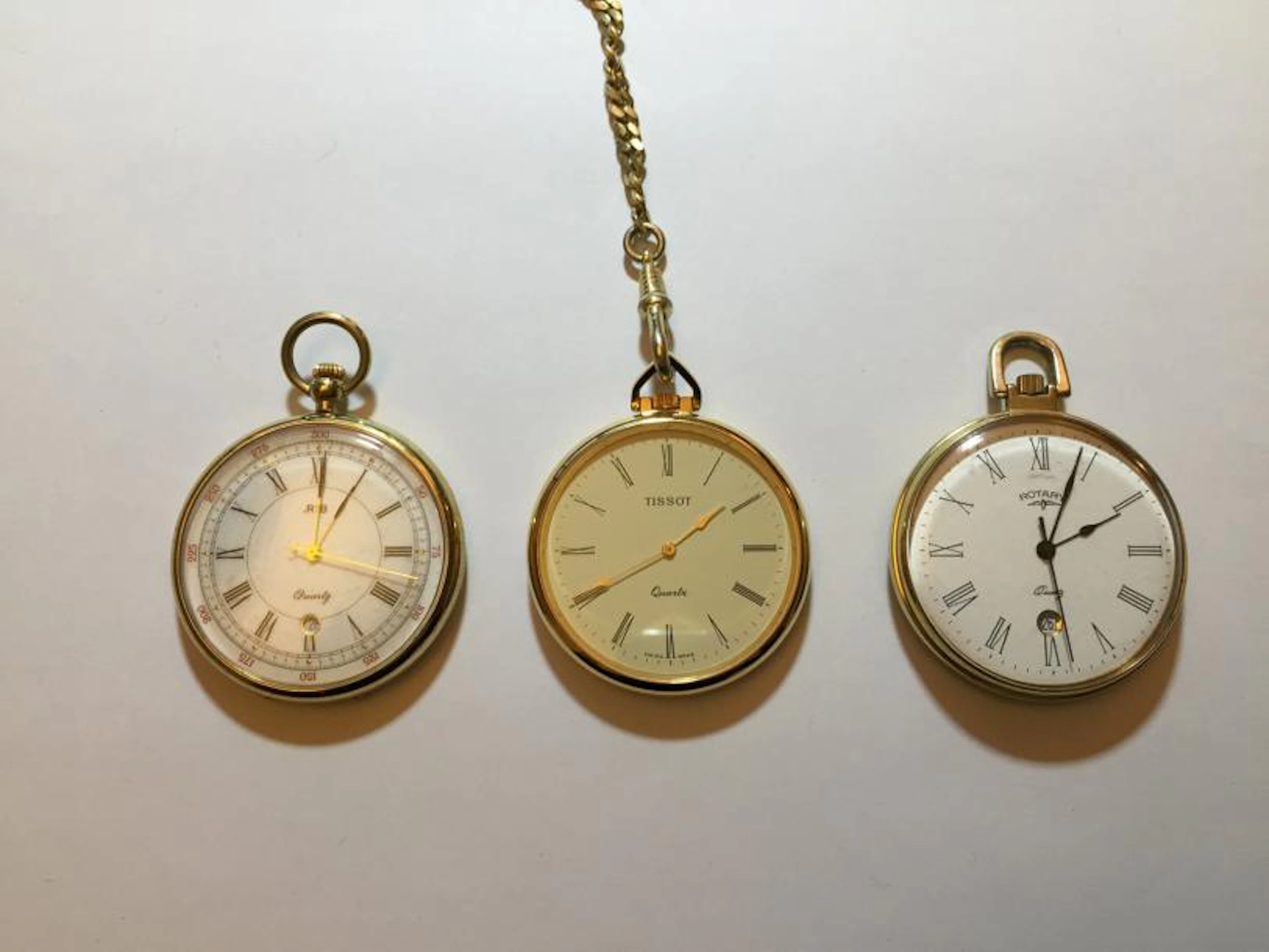 Lot de 3 montres en métal doré (Tissot, Rotary…
