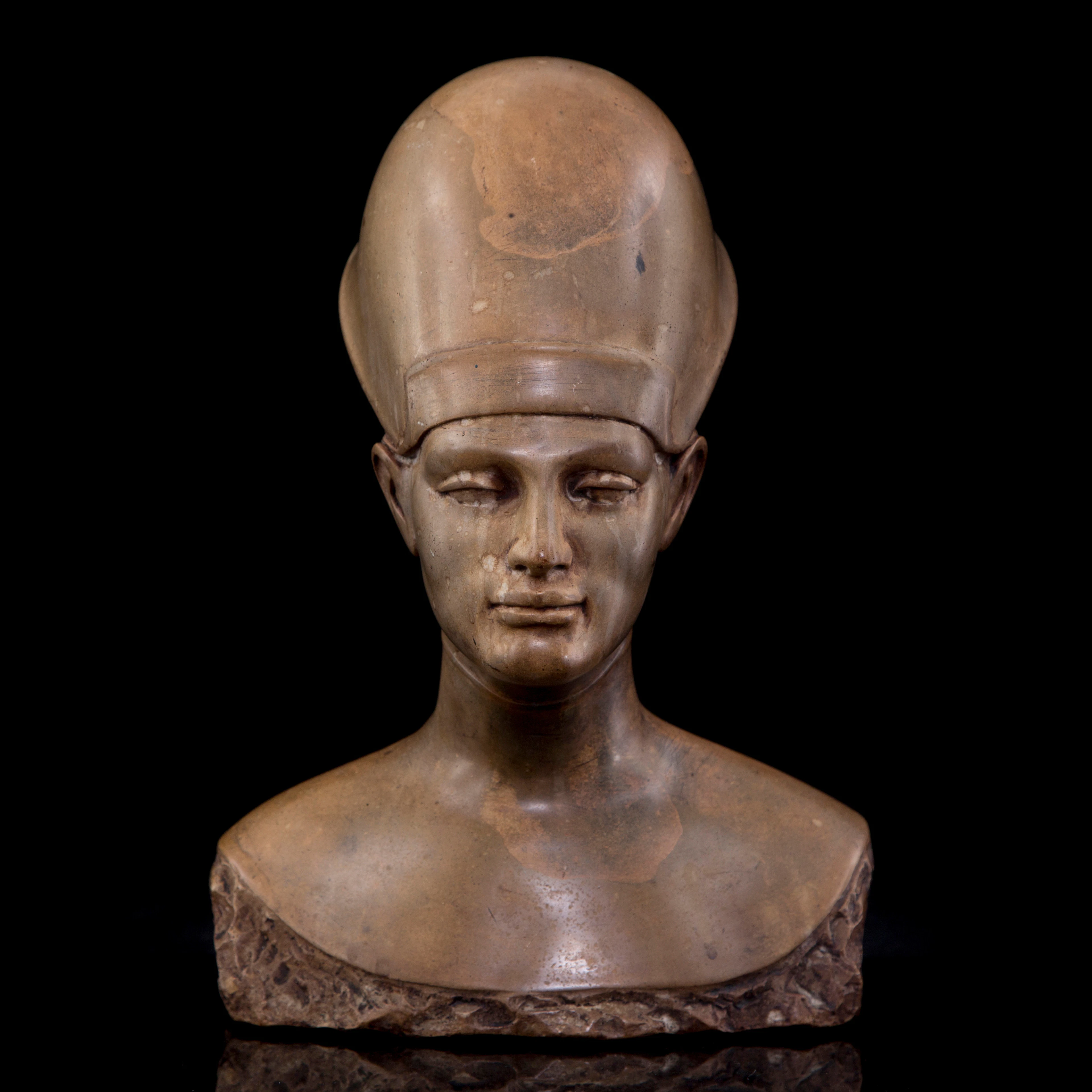 HARRY PLATT. SKULPTUR, Egyptiskt motiv, sten, 1900-tal.