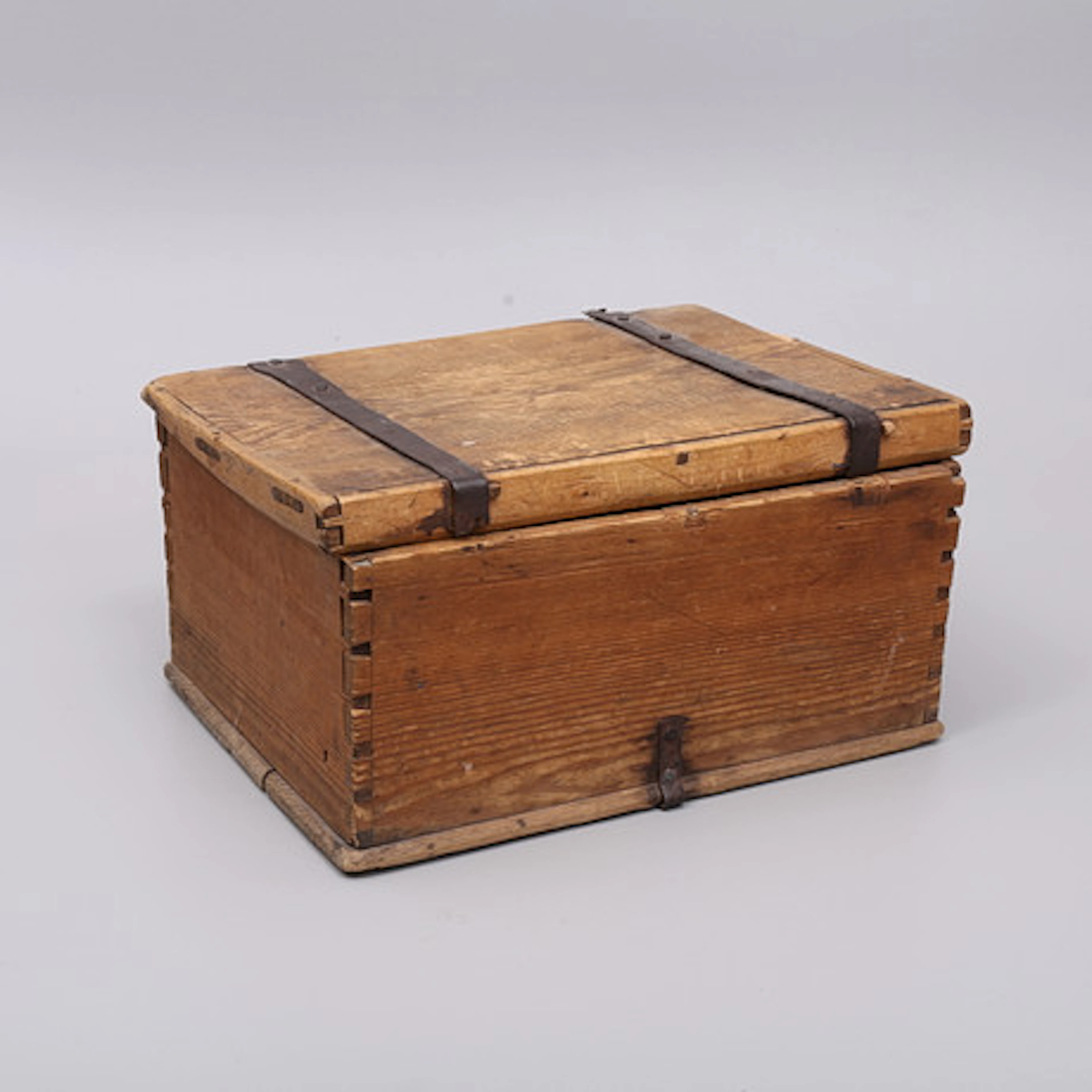 ALLMOGESKRIN, trä, 1800-tal.