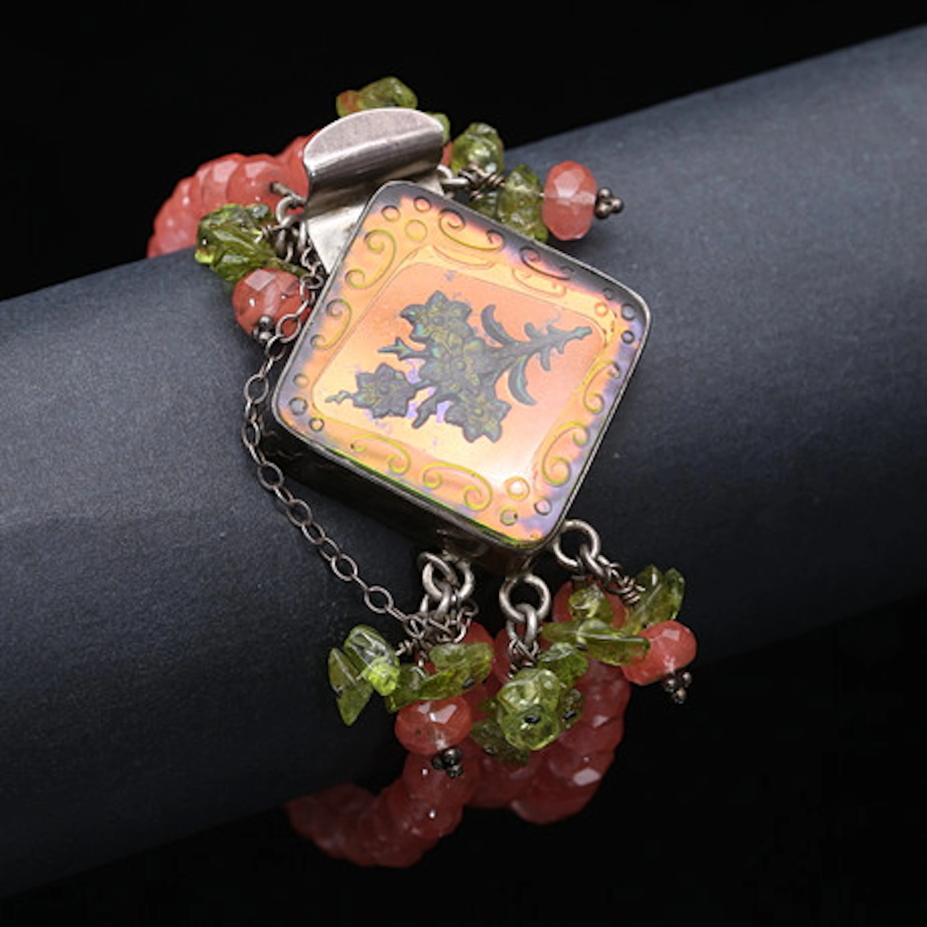 ARMBAND, sunstone och peridot med silversp…
