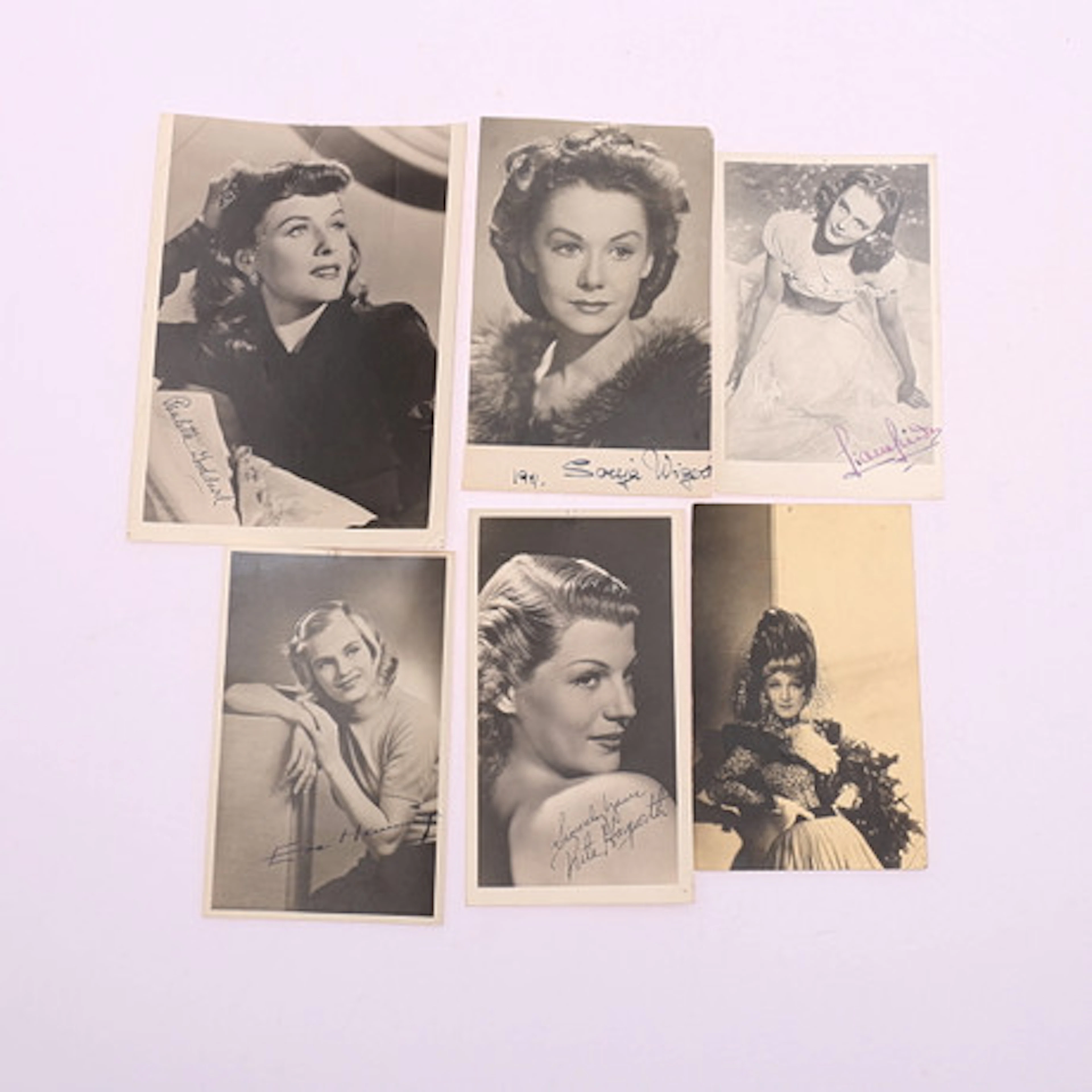 FOTOGRAFIER med AUTOGRAFER, 6 st, bl.a Rit…