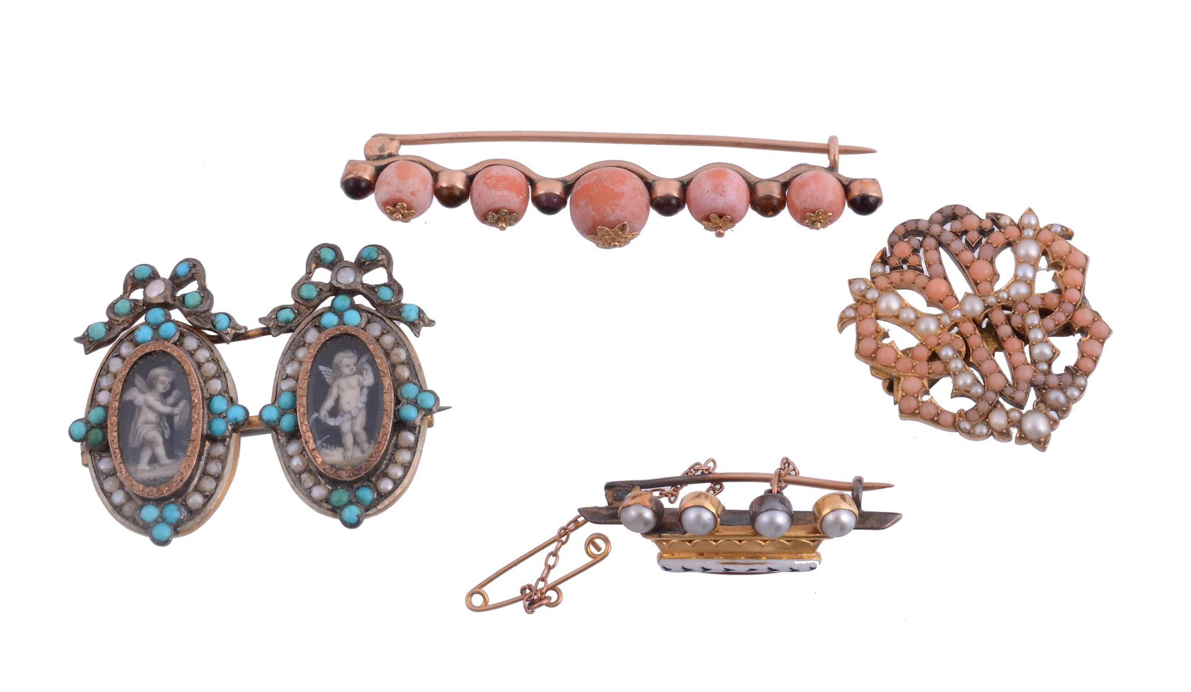 A small collection of antique brooches, to include
