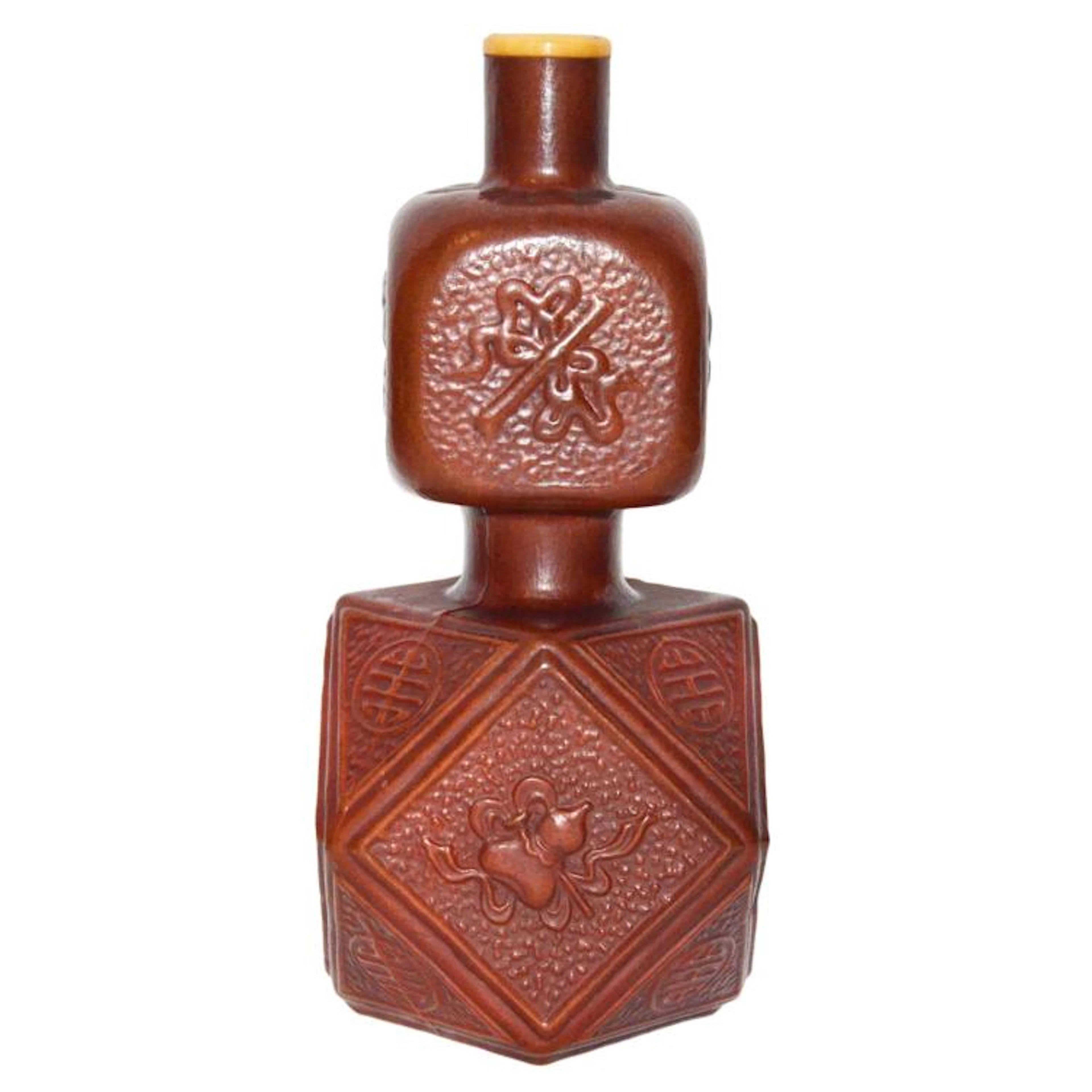 Qing, Lacquer Decorated Moulded Gourd 清 稀有瓜匏模制八吉祥图八方倭角葫芦瓶