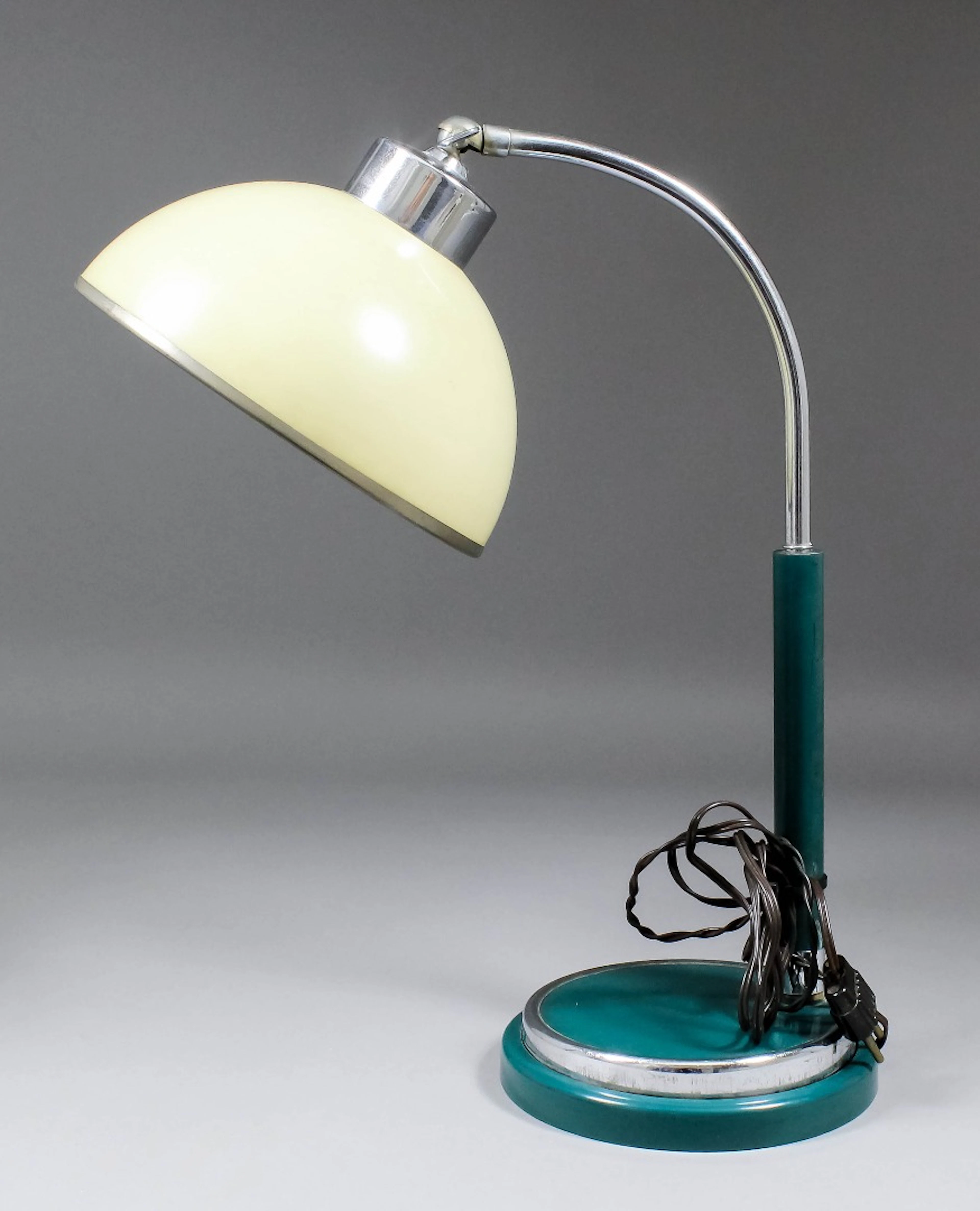 Marianne Brandt (1893-1983) - Chrome metal and green lacquered...