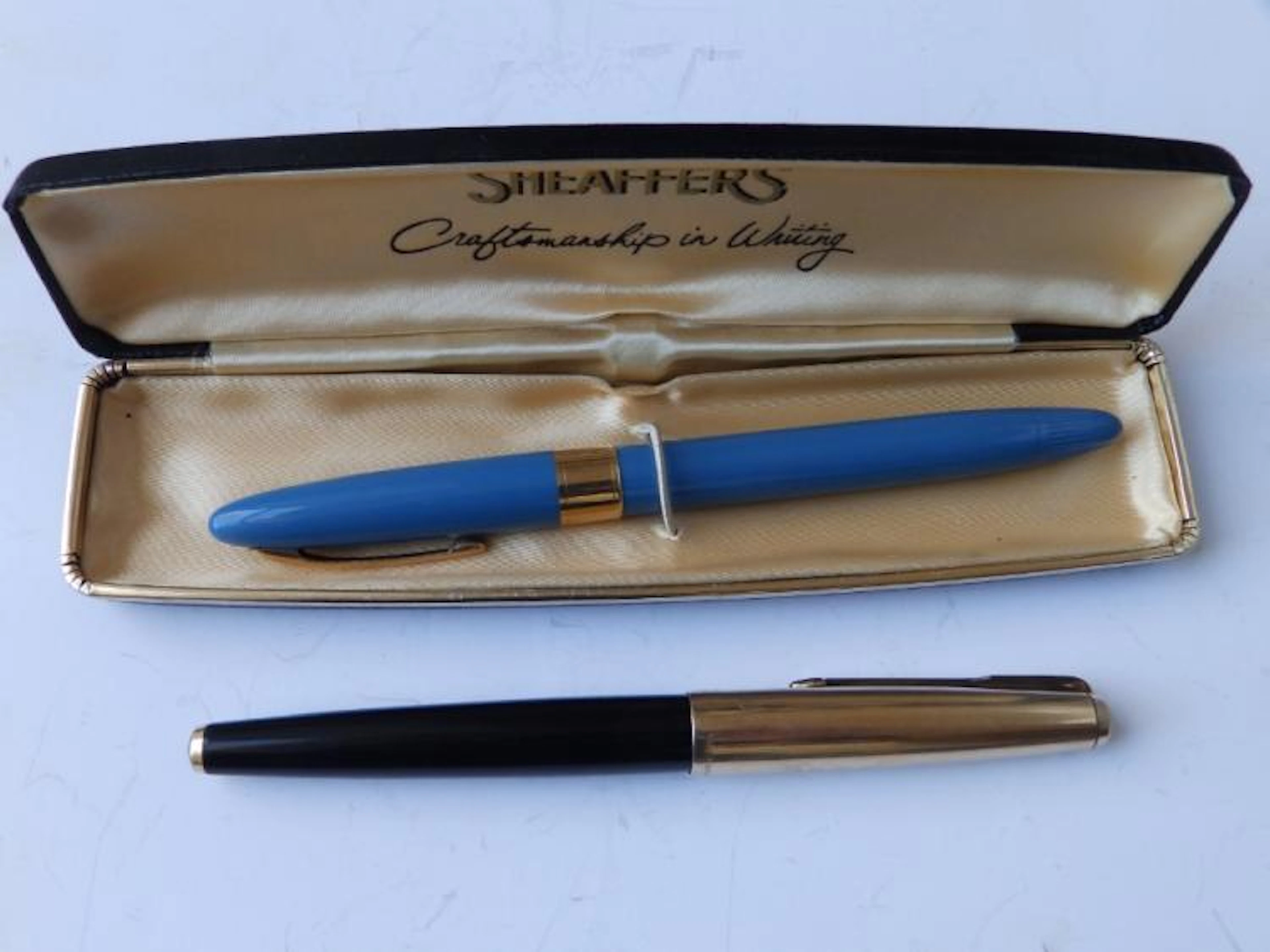 A Sheaffer blue snorkel fountain pen in case together with a Parker ink pen. (2)