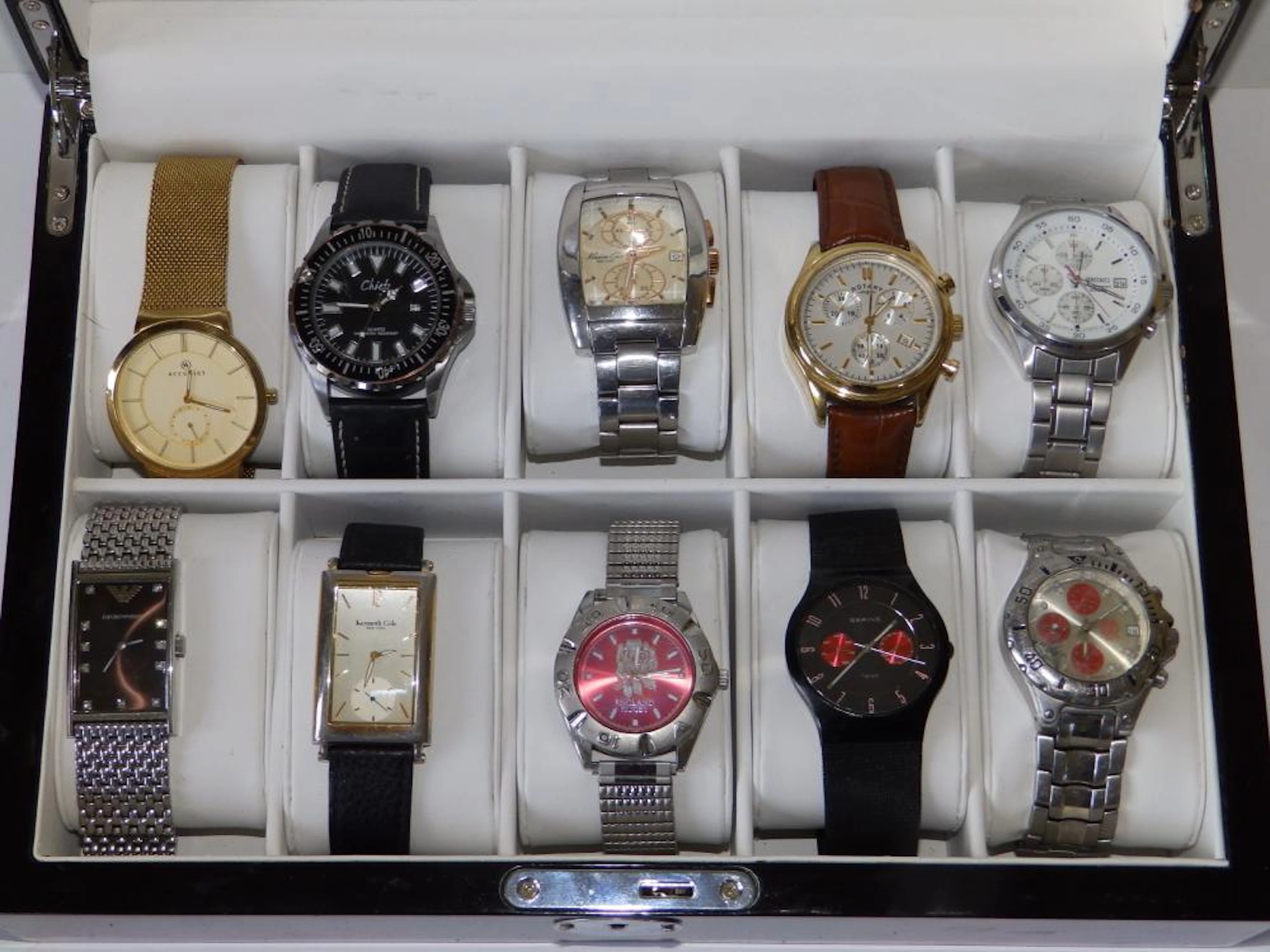 A collection of 10 gent's quartz movement wrist wa?