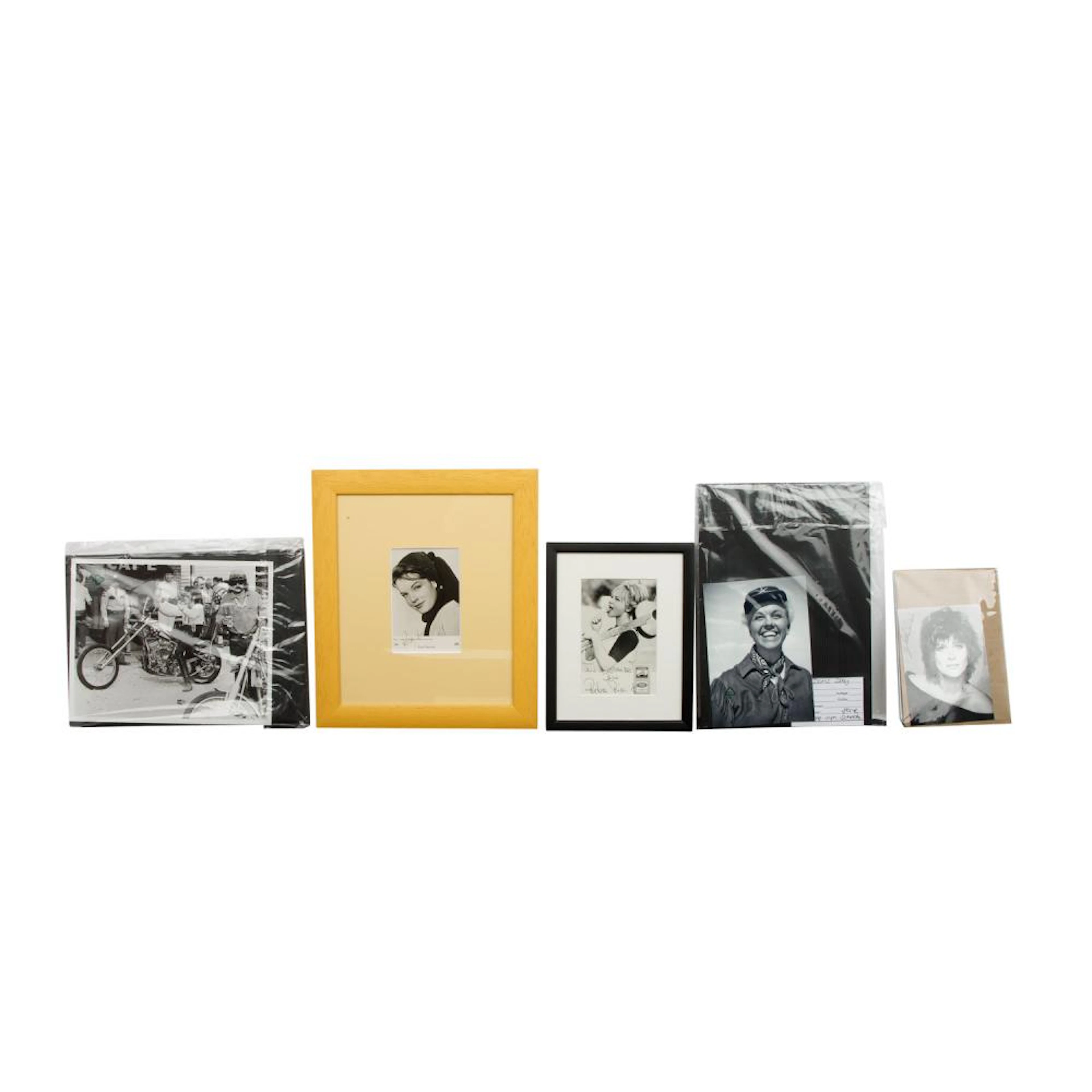 KONVOLUT autographs and photos, Peter Fonda, Doris Day and others,