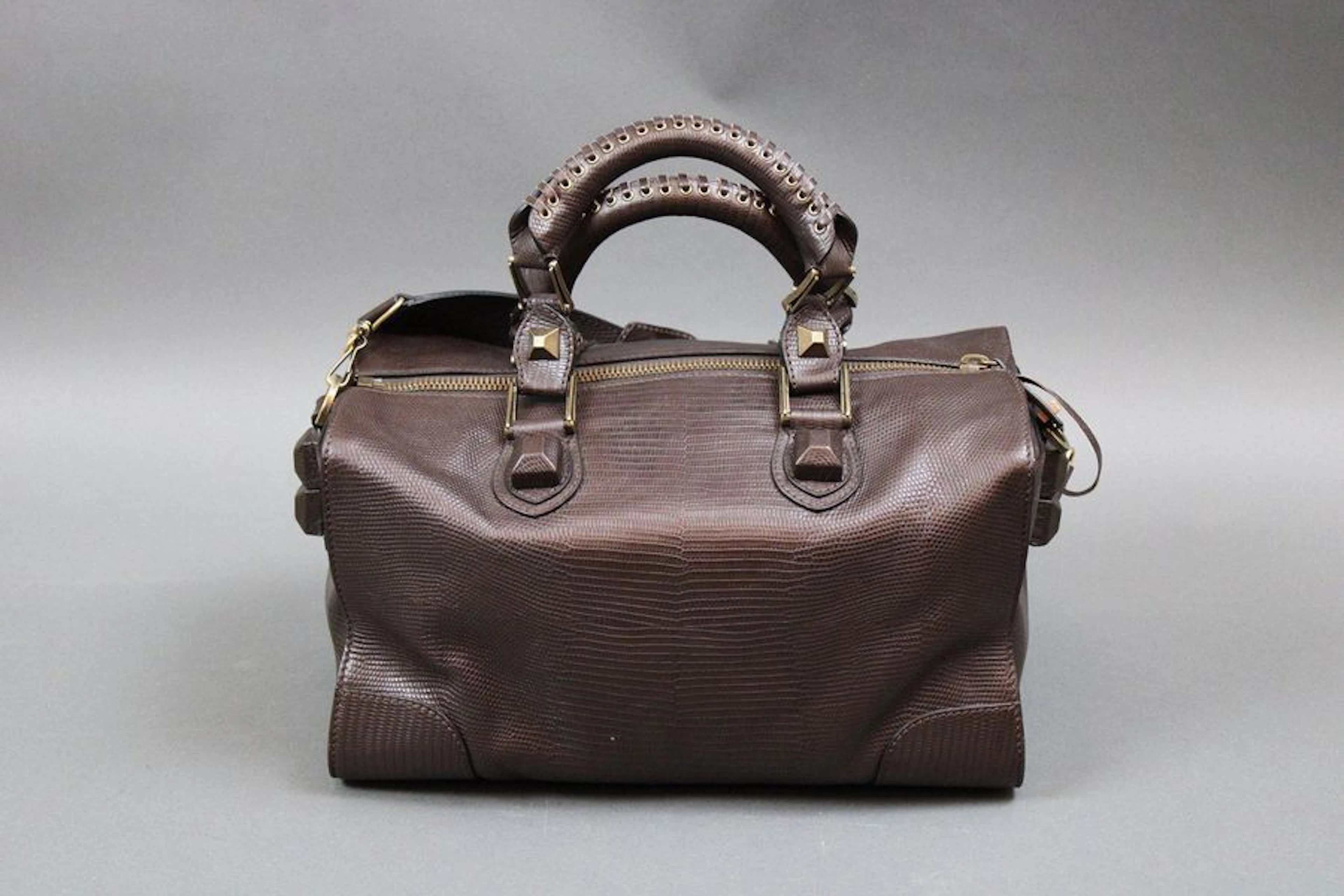 BALENCIAGA Sac en cuir marron façon lézard... - Lot 84 - Eric Caudron