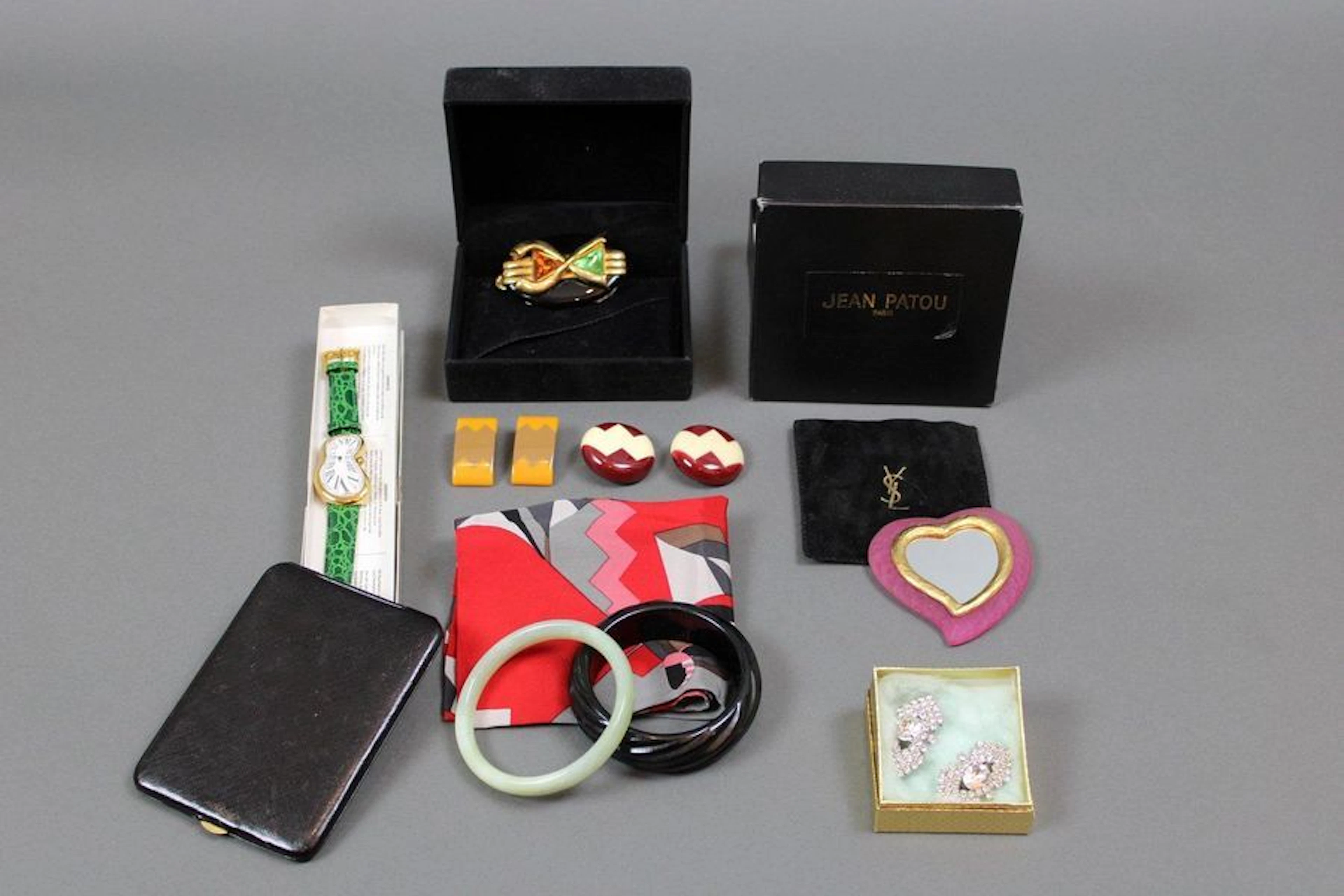 Lot : Montre dans sa boîte, 3 paires de clips... - Lot 226 - Eric Caudron