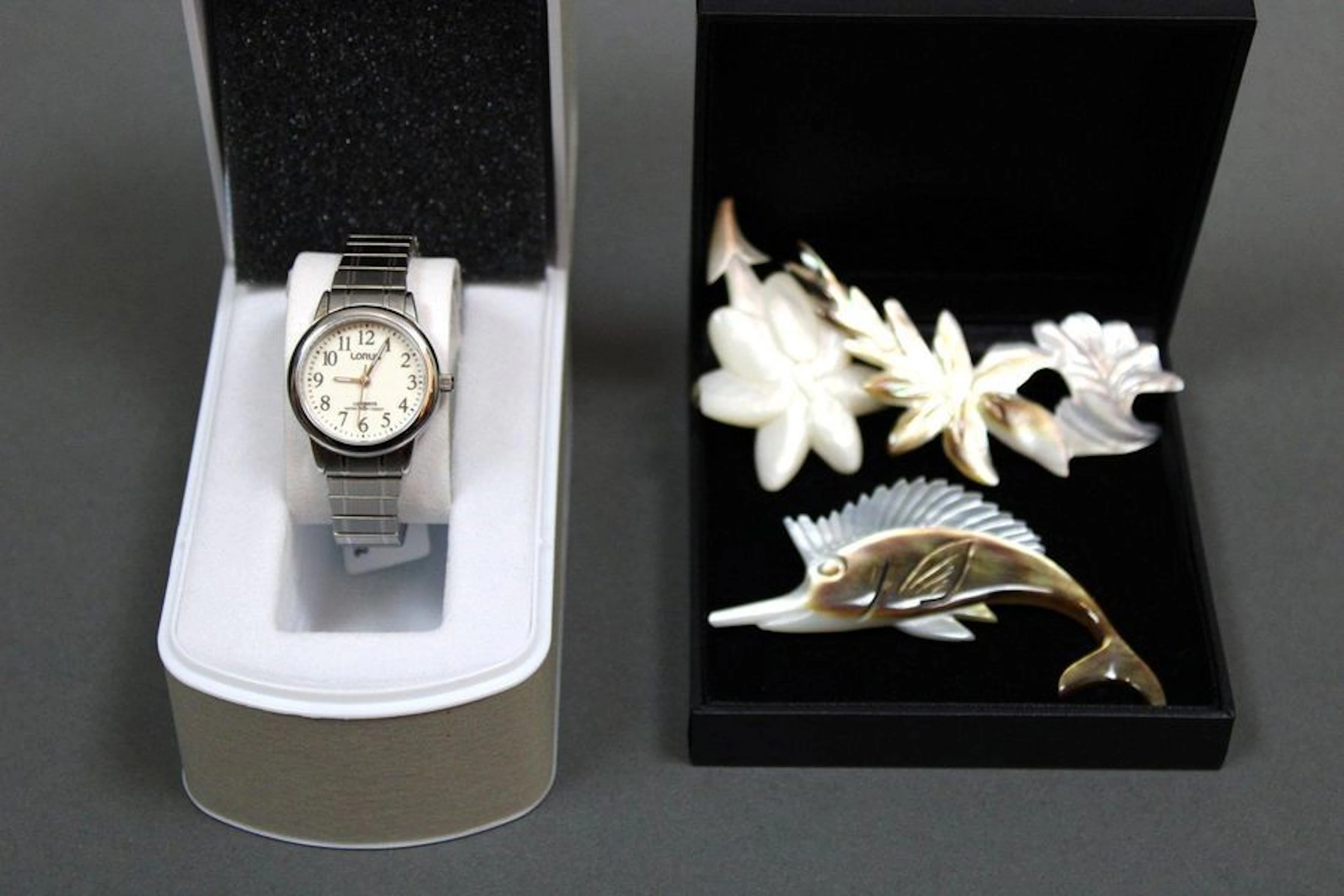 Lot de 4 pièces LORUS Montre bracelet en... - Lot 228 - Eric Caudron