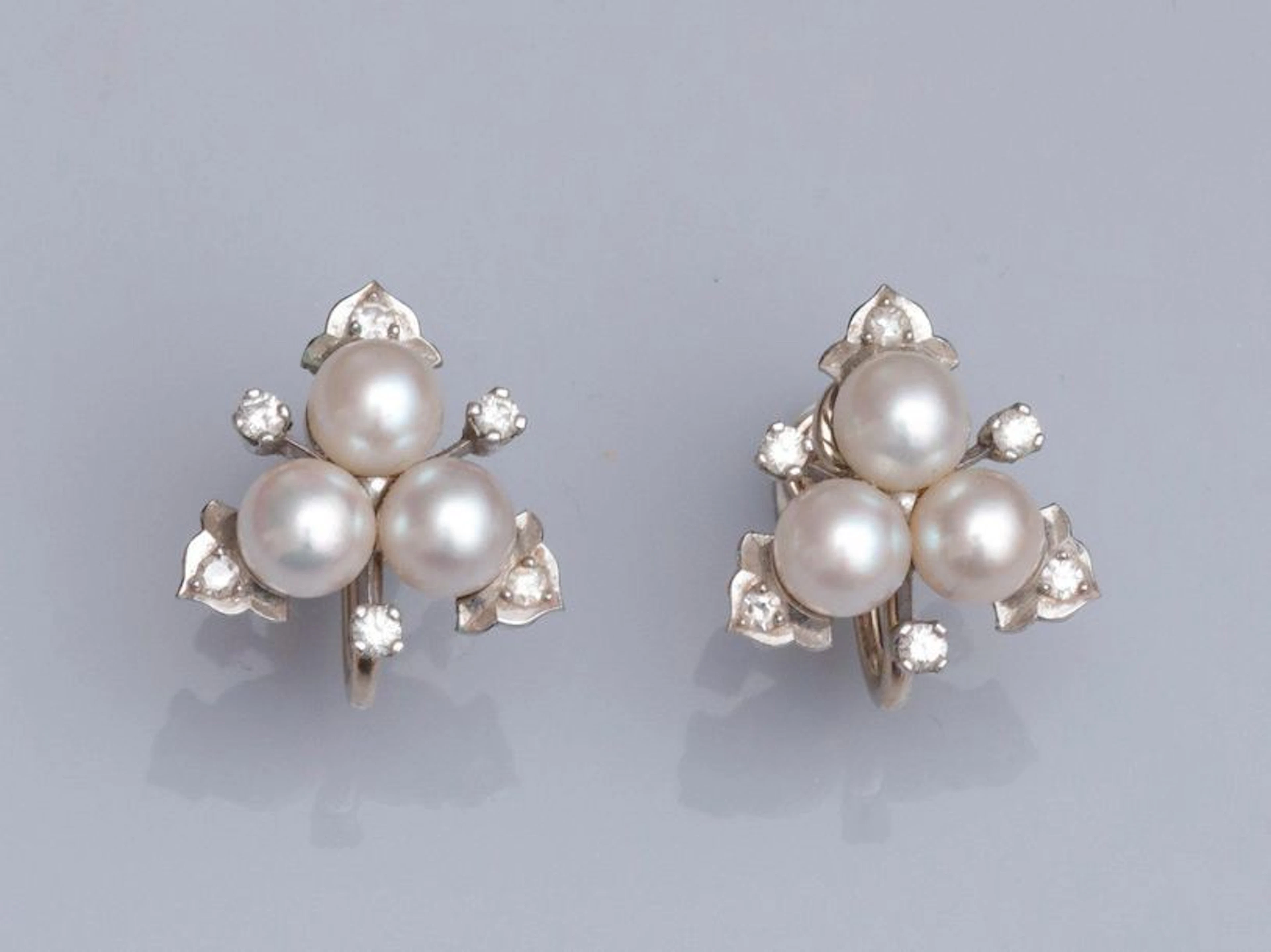 Paire de boucles d'oreilles en or gris 585°/00... - Lot 157 - Eric Caudron