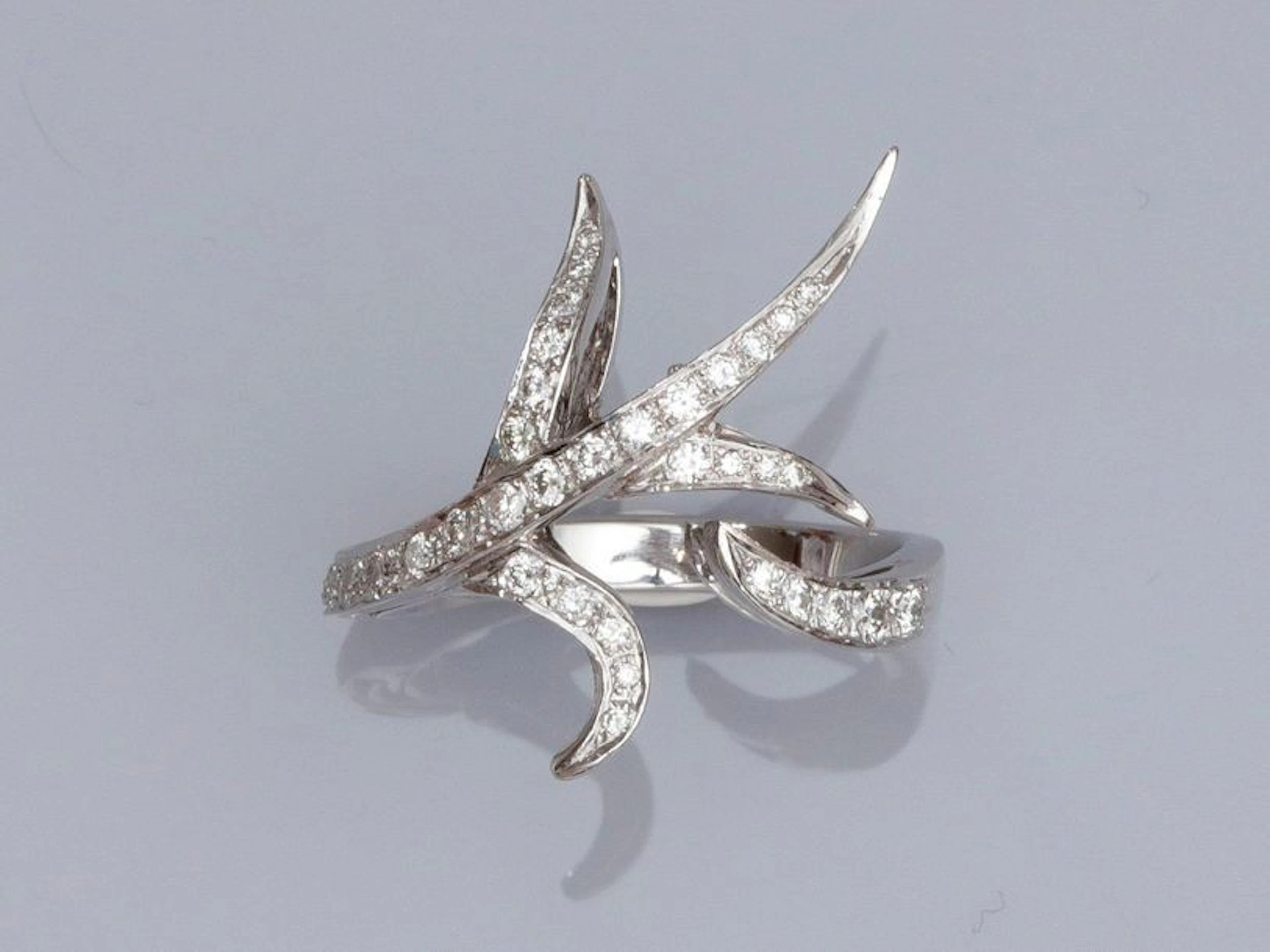 Bague plume en or gris 750°/00 (18K), sertie... - Lot 182 - Eric Caudron
