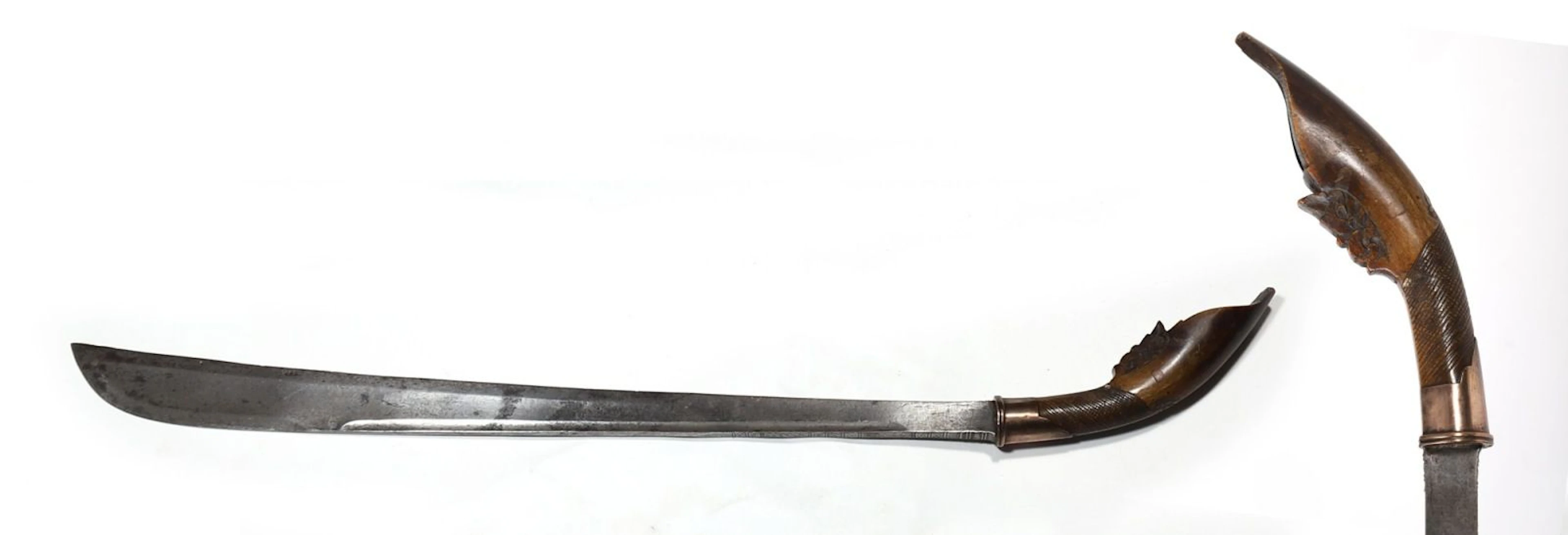 Sabre "Klewang" à lame évasée à son extrémité,... - Lot 245 - Eric Caudron