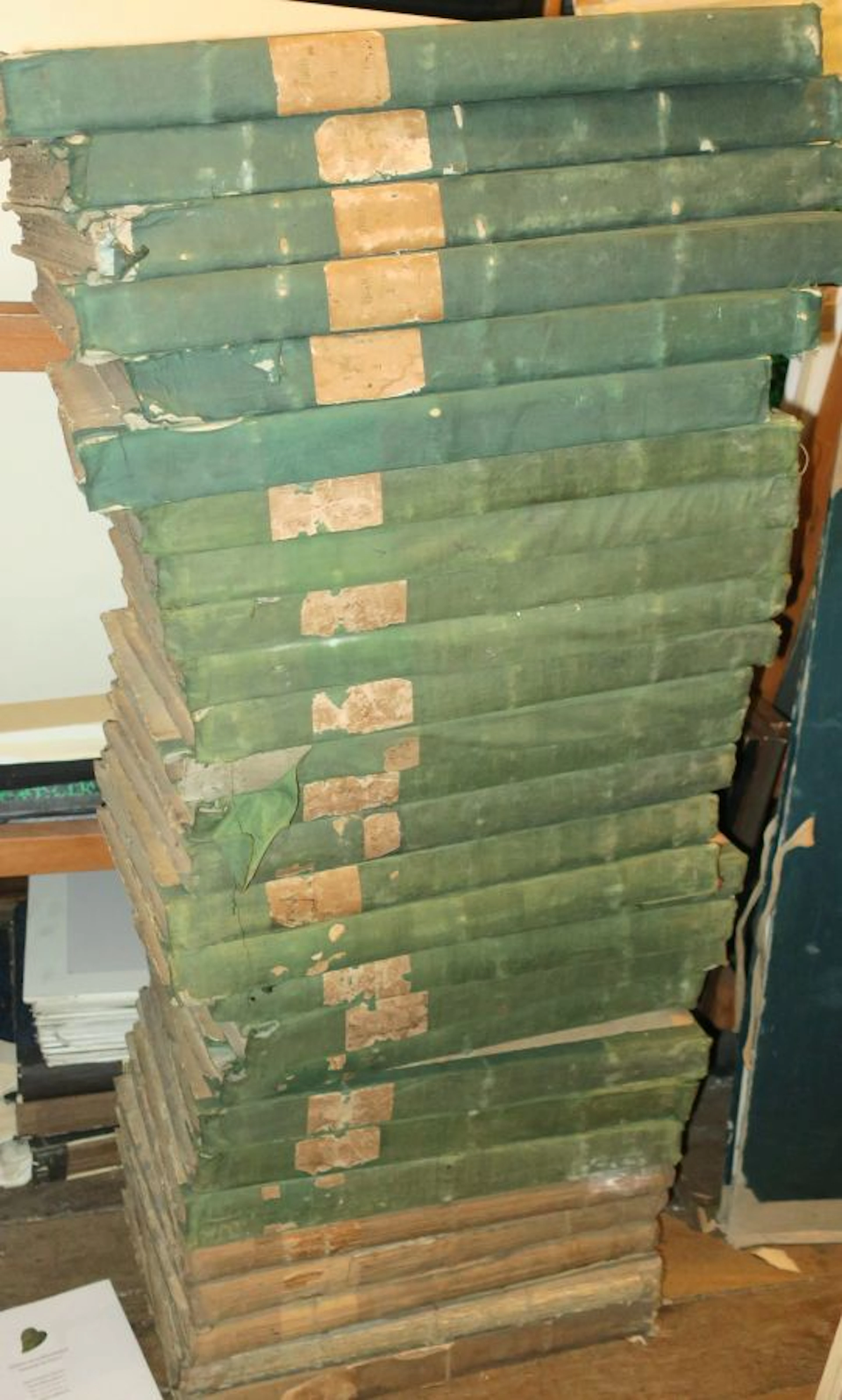 CHARIVARI - 40 VOLUMES soit environ 4800... - Lot 125 - Eric Caudron
