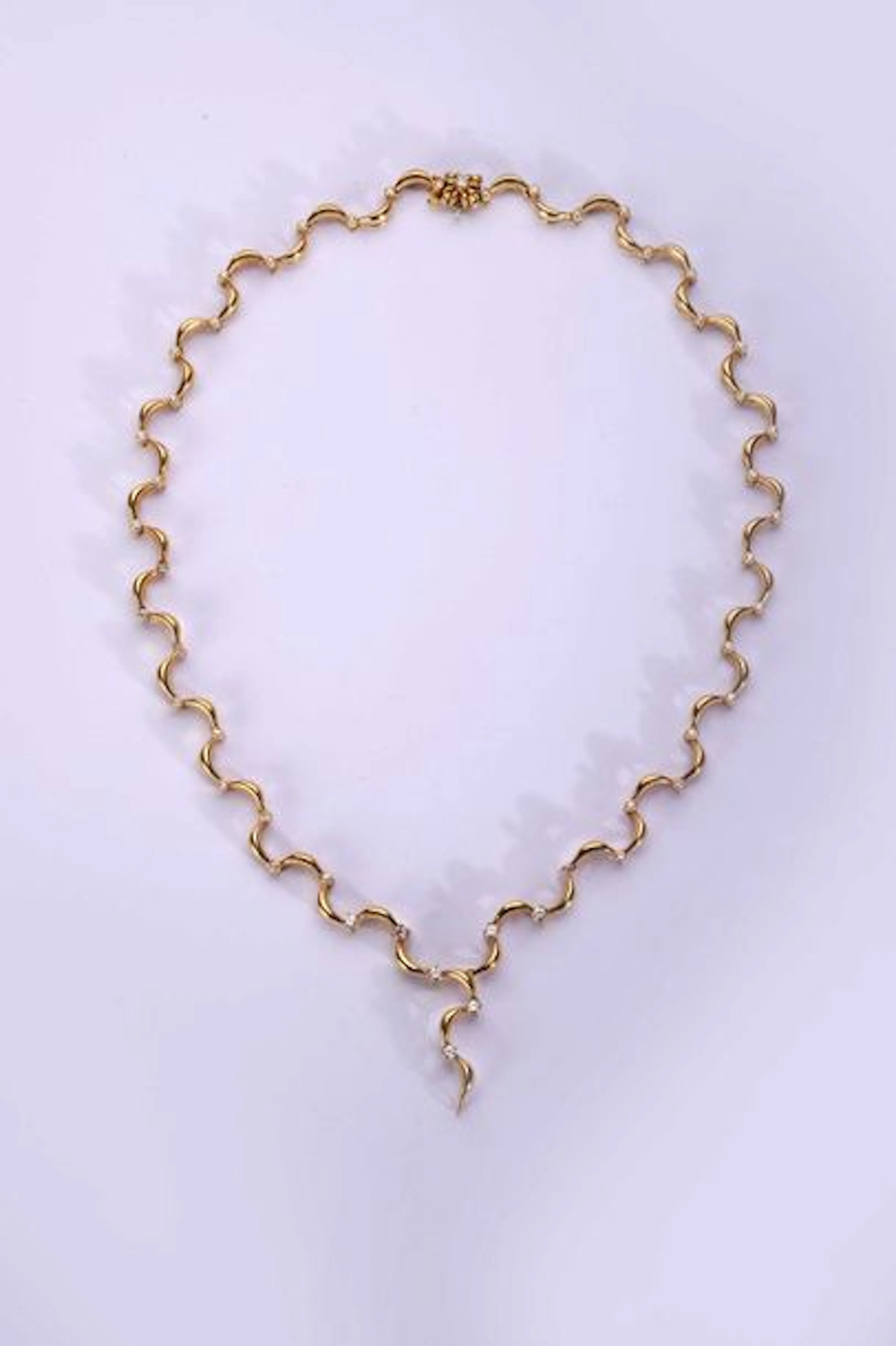 Collier en or jaune 750°/00 à motifs de courbes…