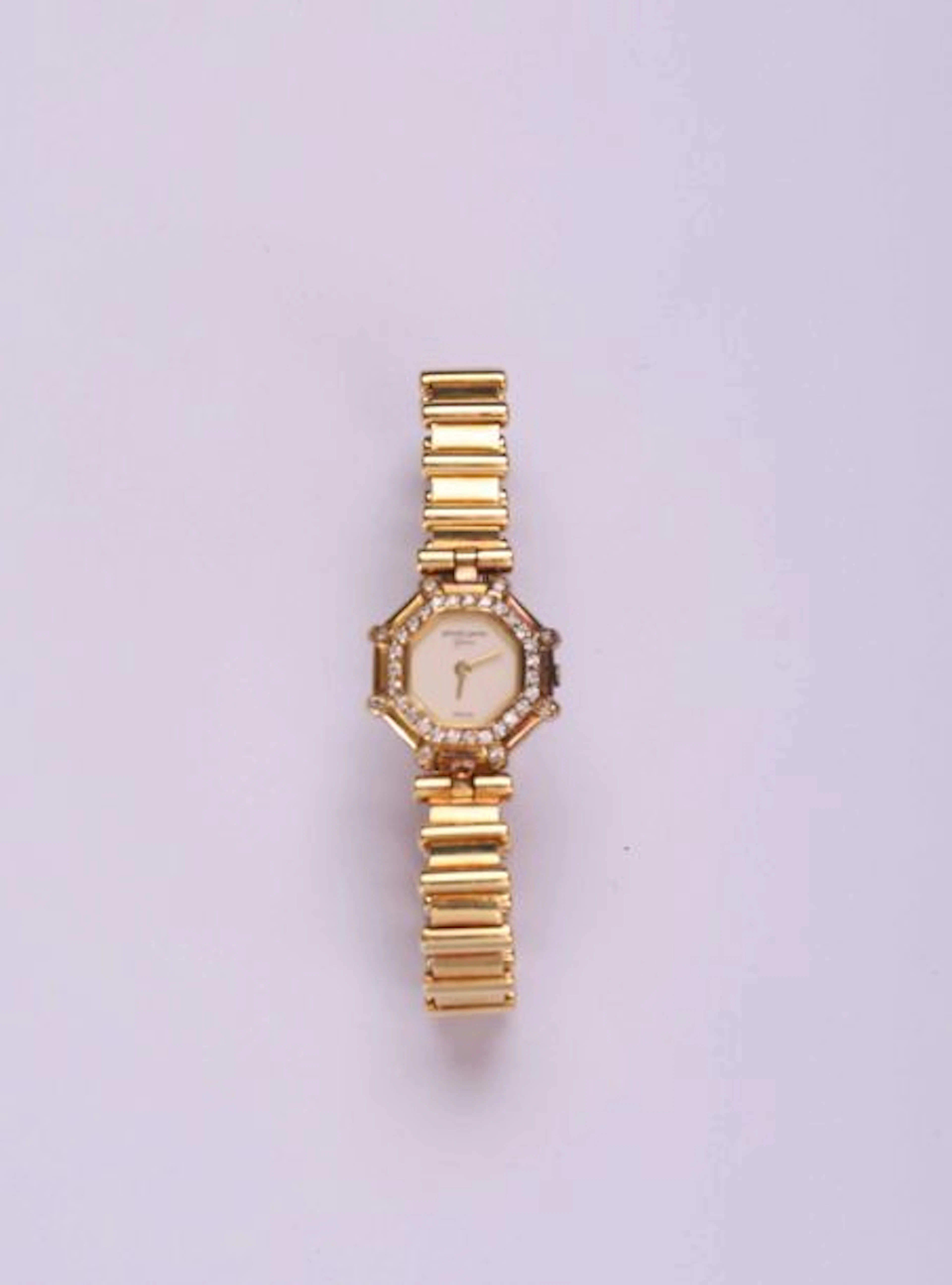 Gerald Genta. Montre de dame en or jaune…