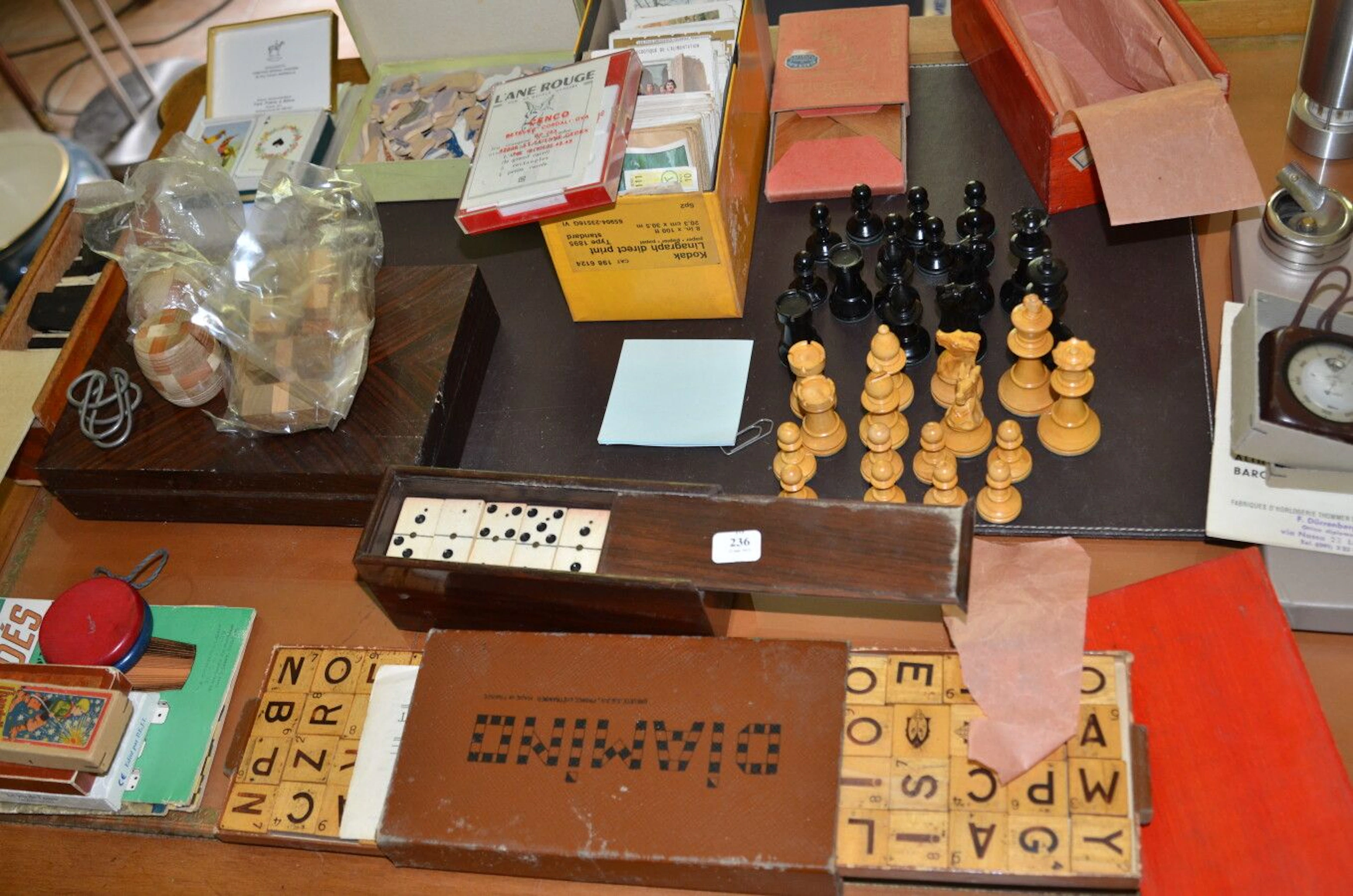 Ensemble de jeux dominos, échec, puzzle,... - Lot 336 - Eve