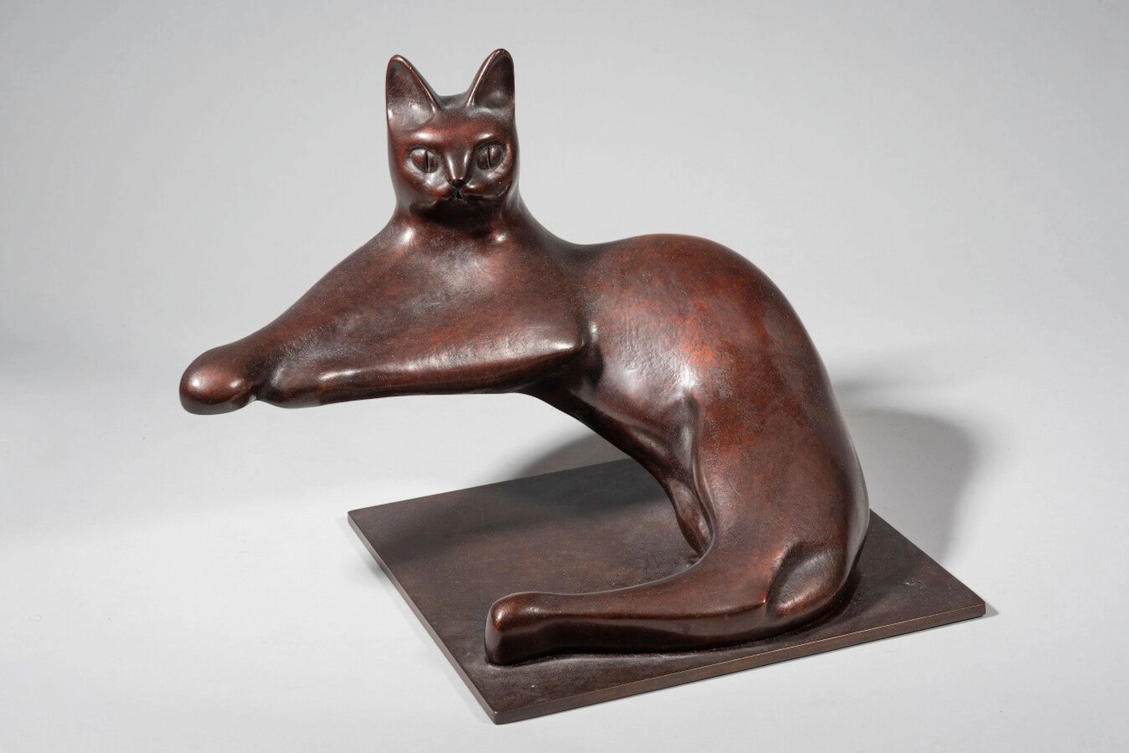 LHOSTE Chat couché Bronze à patine brun-rouge,... - Lot 37 - Eve