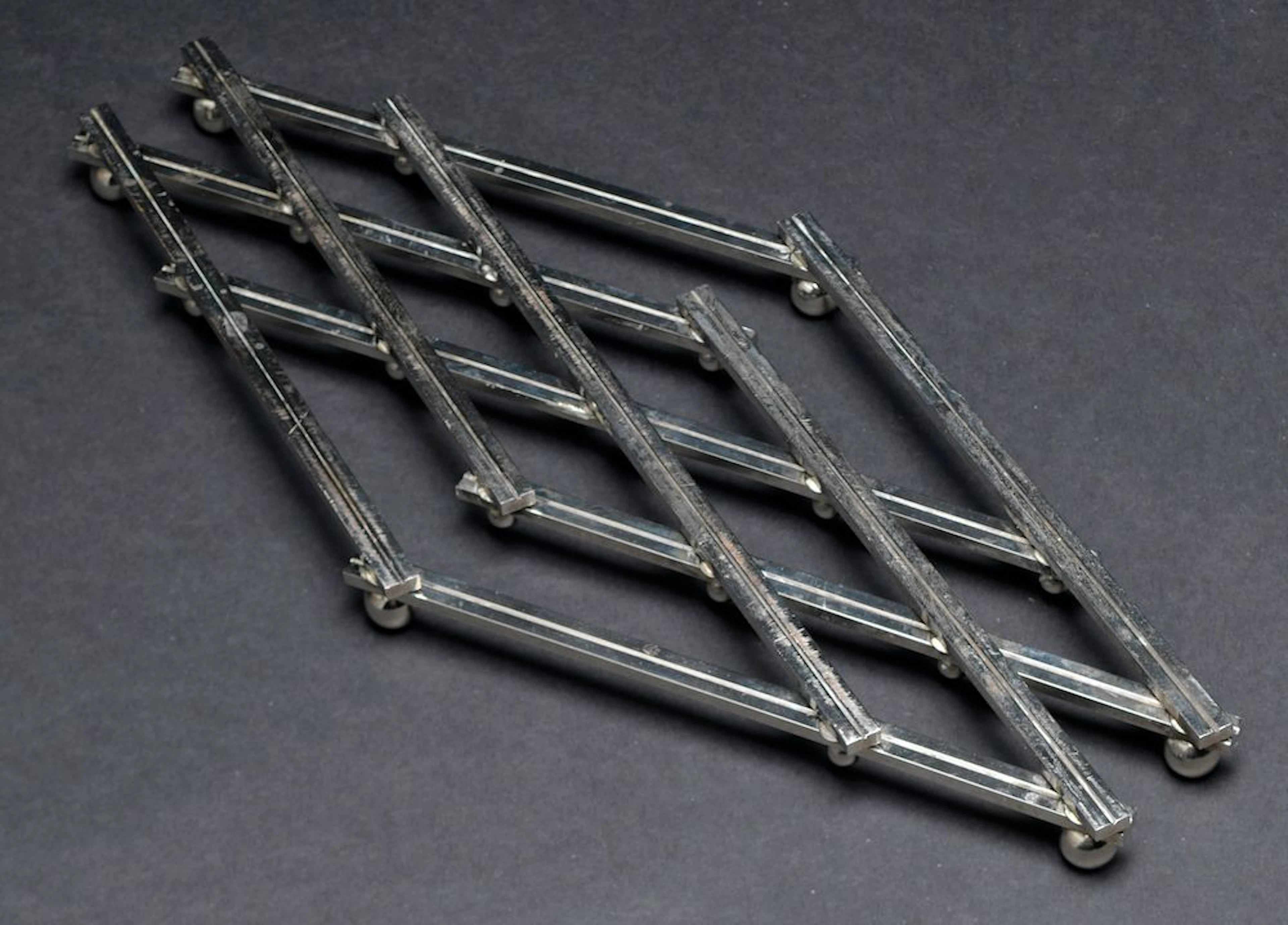 Dans le goût de Jacques ADNET. Dessous de... - Lot 131 - Le Floc'h