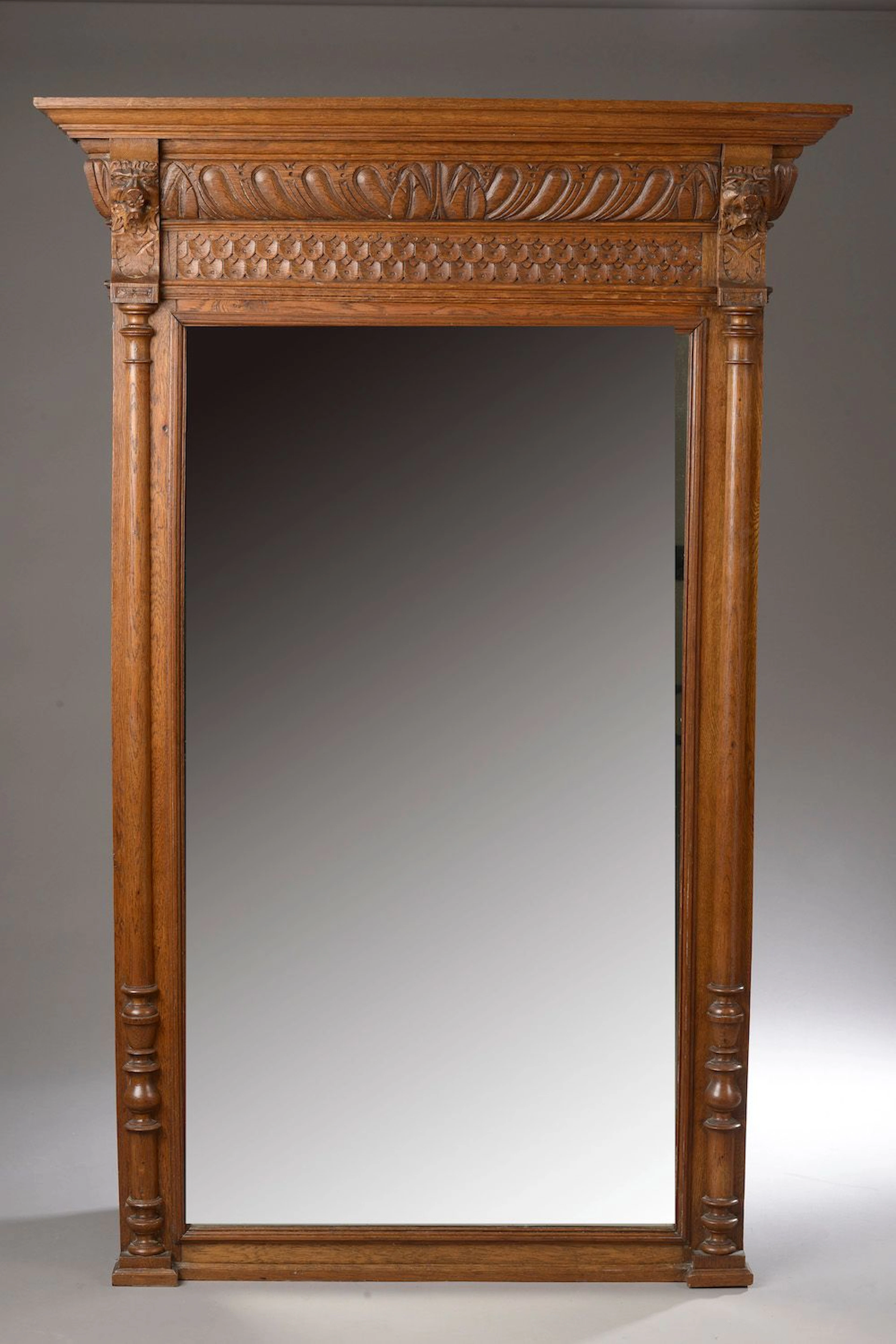 Miroir néo-renaissance en chêne sculpté,... - Lot 160 - Le Floc'h