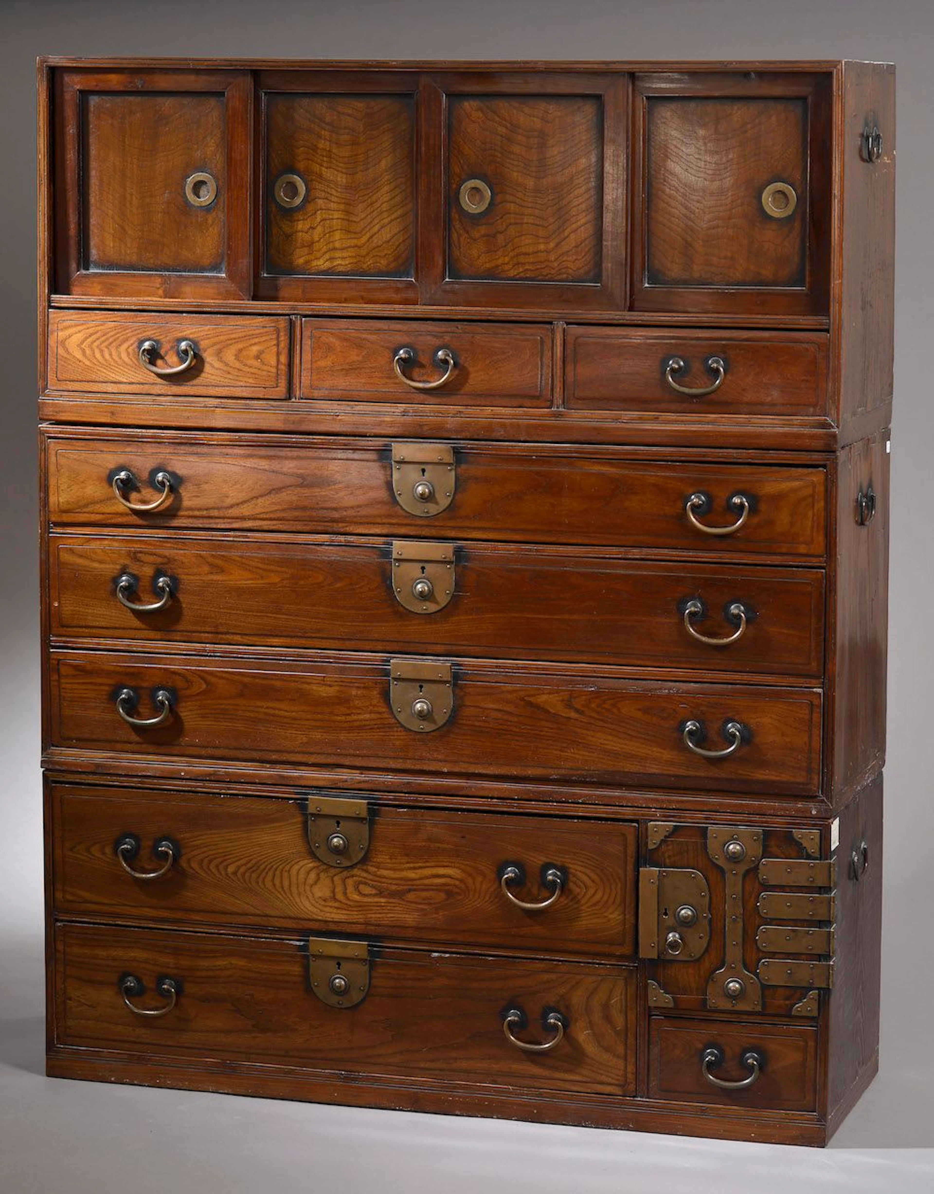 Meuble de rangement en bois résineux asiatique... - Lot 178 - Le Floc'h
