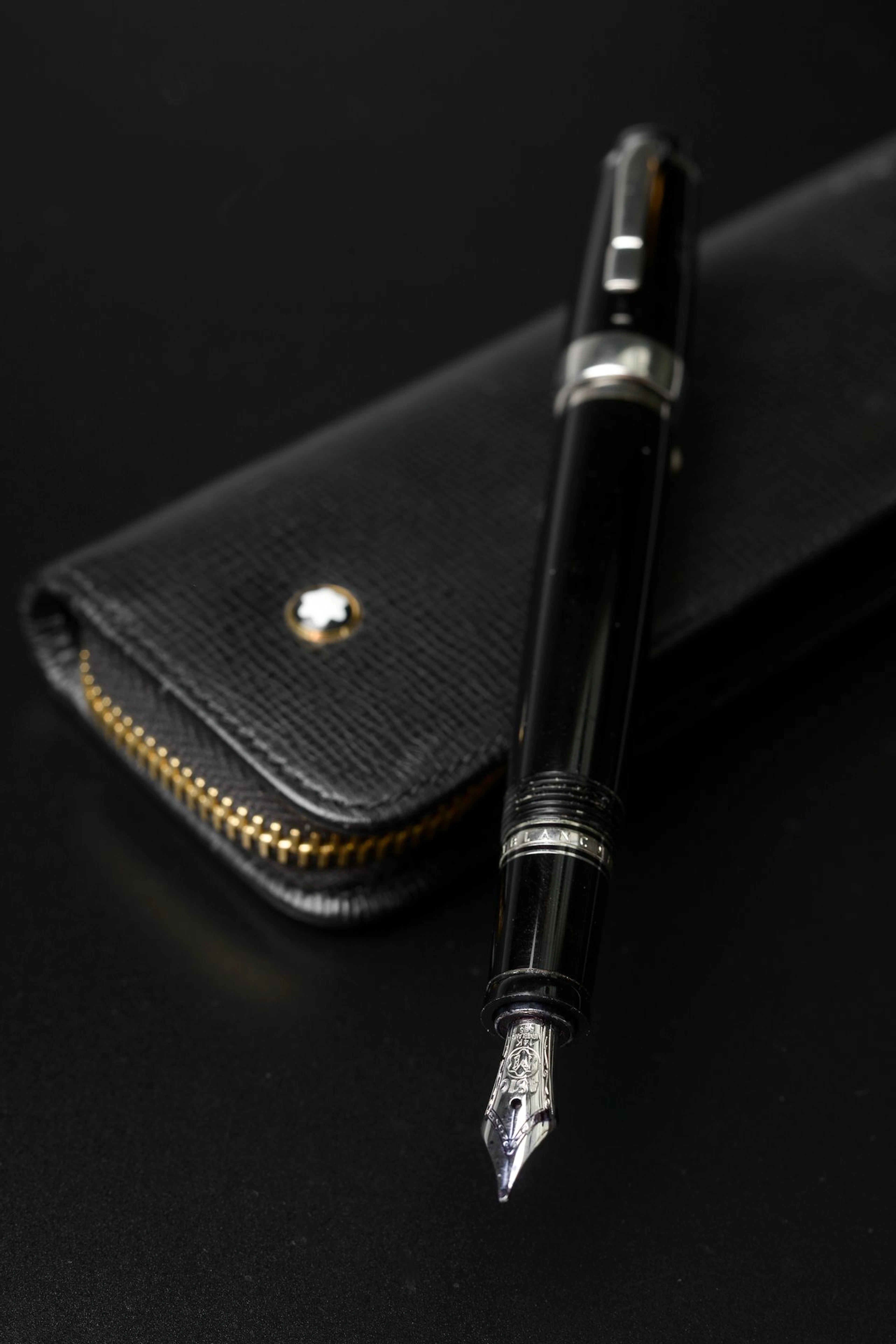 MONTBLANC. Stylo-plume modèle "Bohème",... - Lot 226 - Le Floc'h