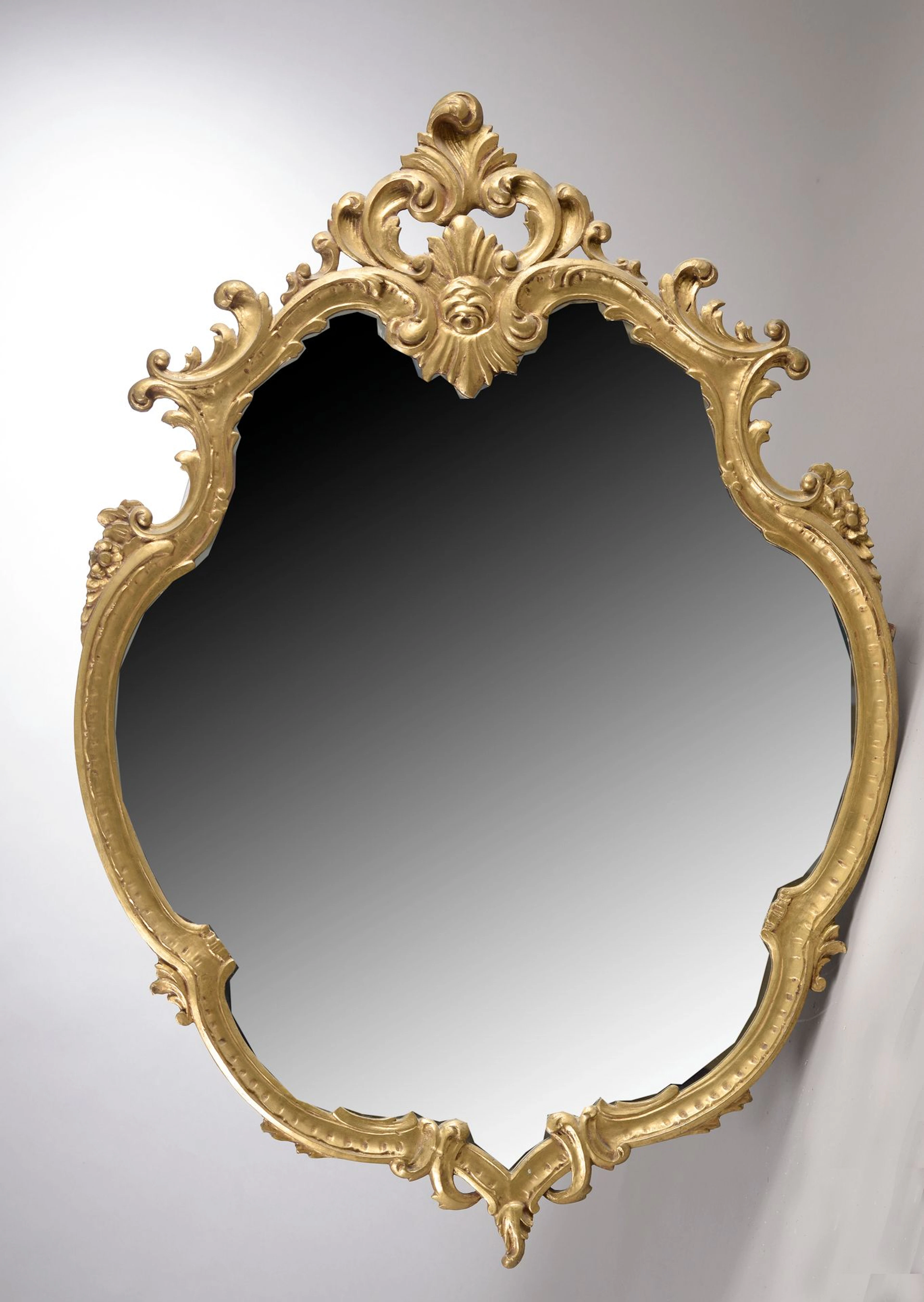 Miroir baroque en bois sculpté et doré à... - Lot 60 - Le Floc'h