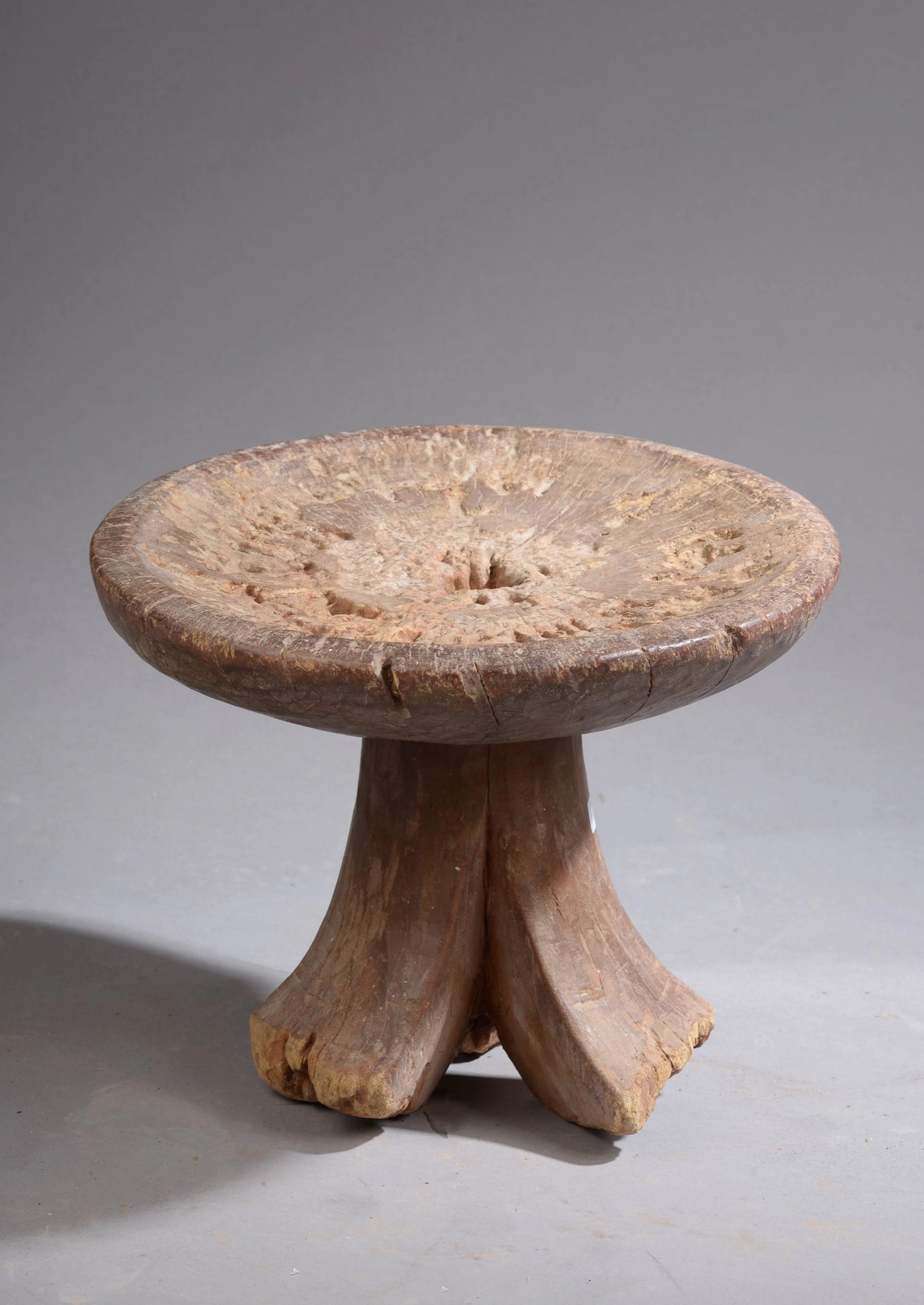 Deux tabourets, DOGON du Mali et BAMILEKE... - Lot 83 - Le Floc'h