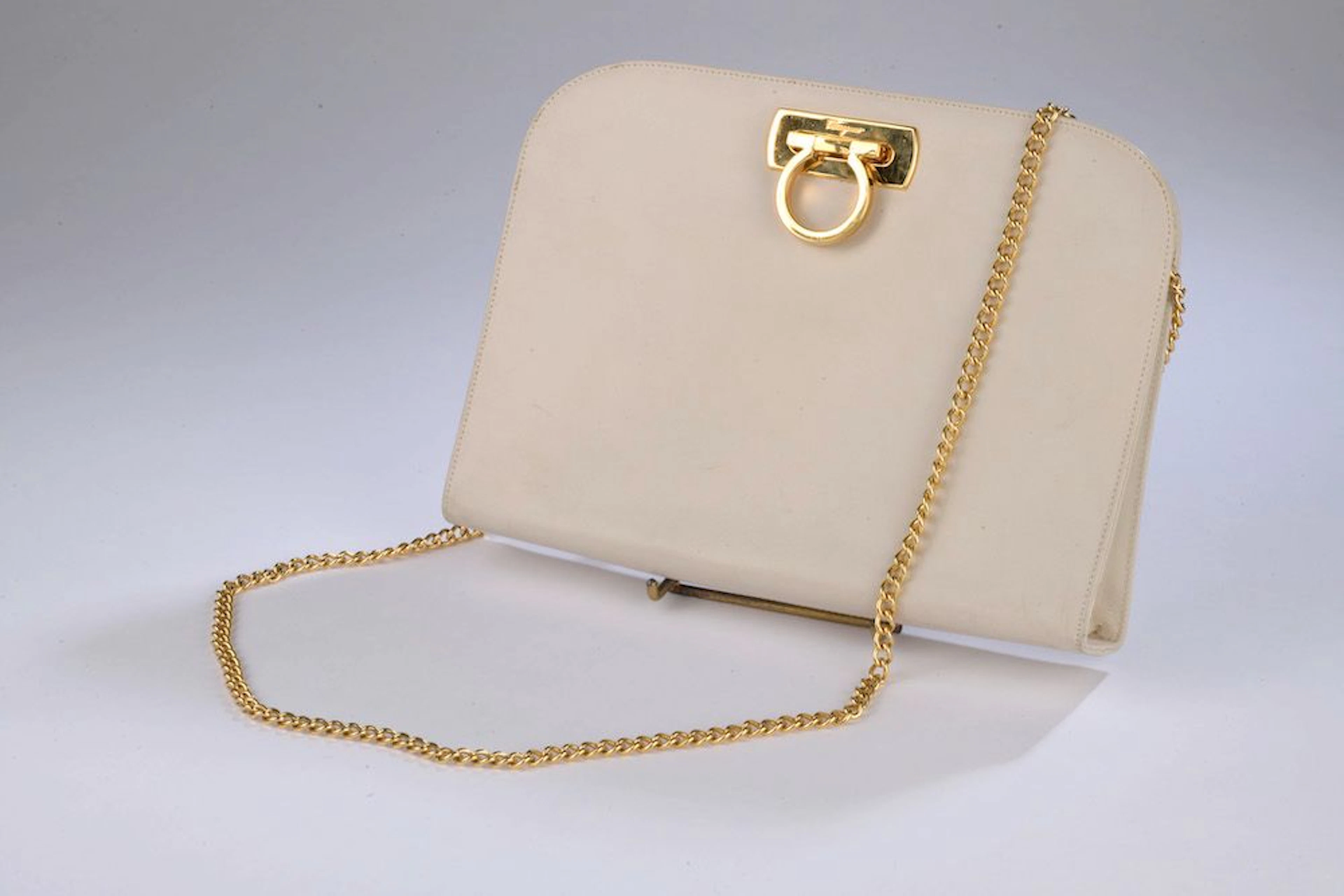 SALVATORE FERRAGAMO. Sac bandoulière en... - Lot 78 - Le Floc'h