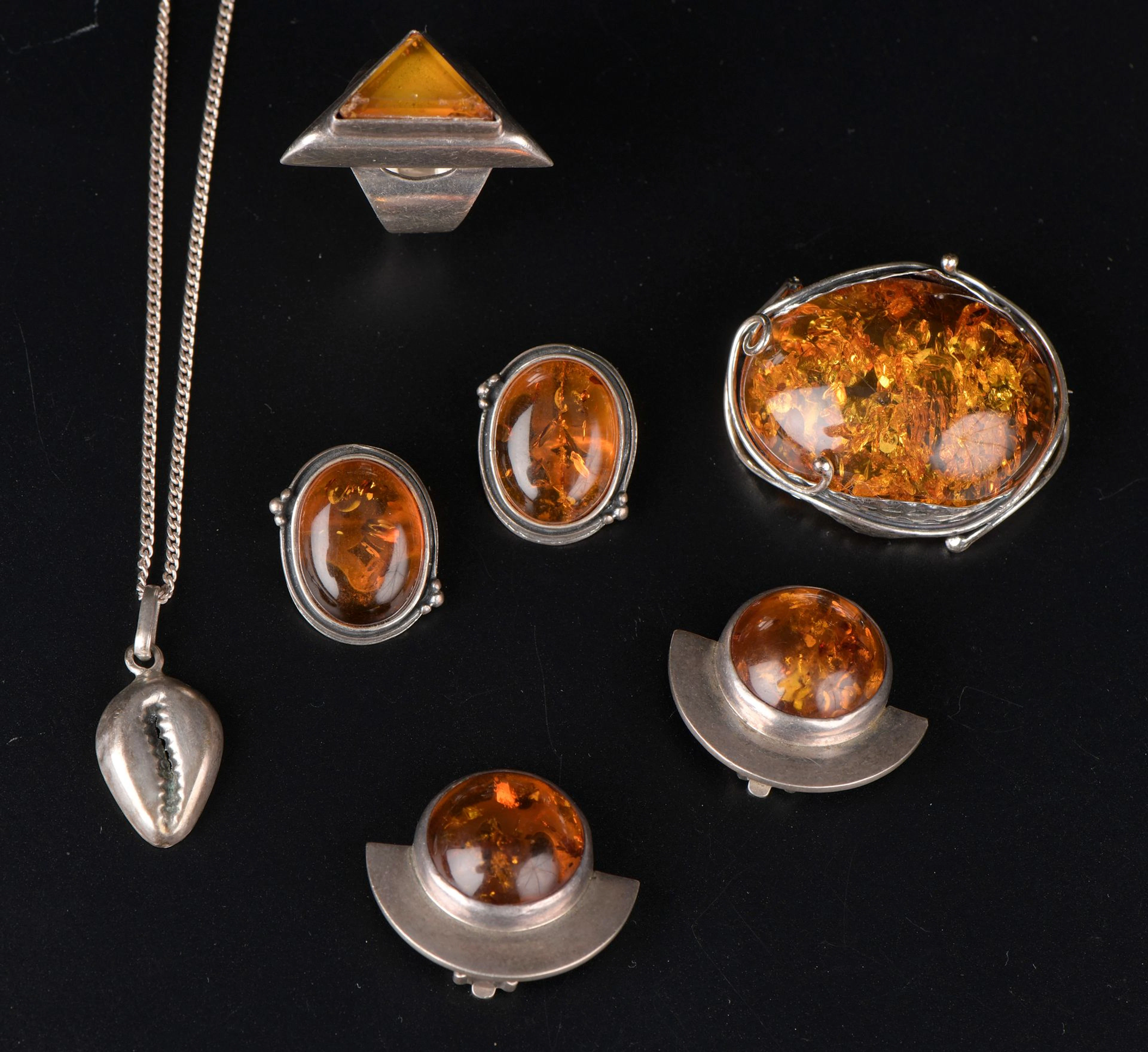 Parure en argent et ambre comprenant une... - Lot 2 - Le Floc'h