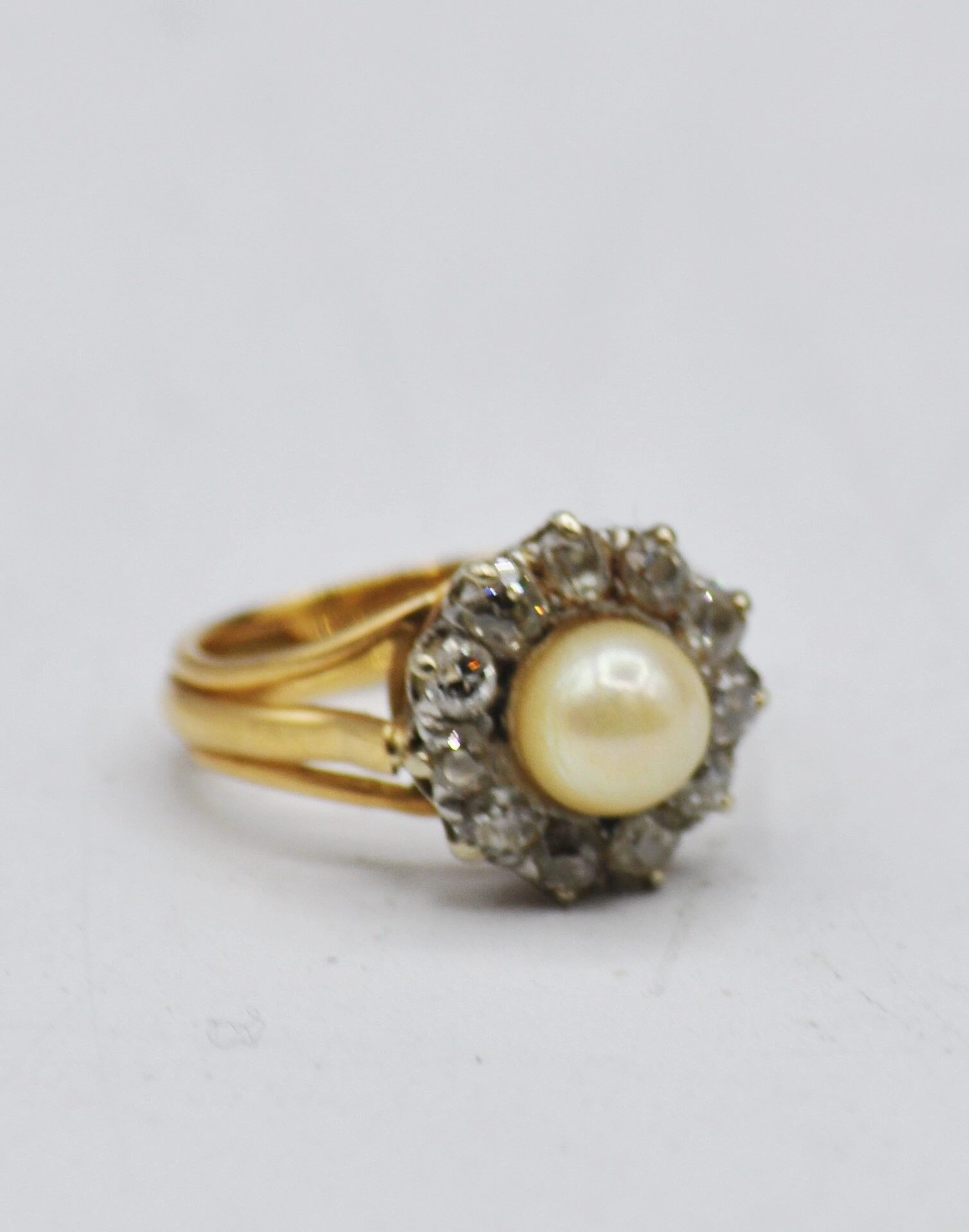 Bague en or 750 millièmes centrée d'une perle... - Lot 65 - Morand & Morand