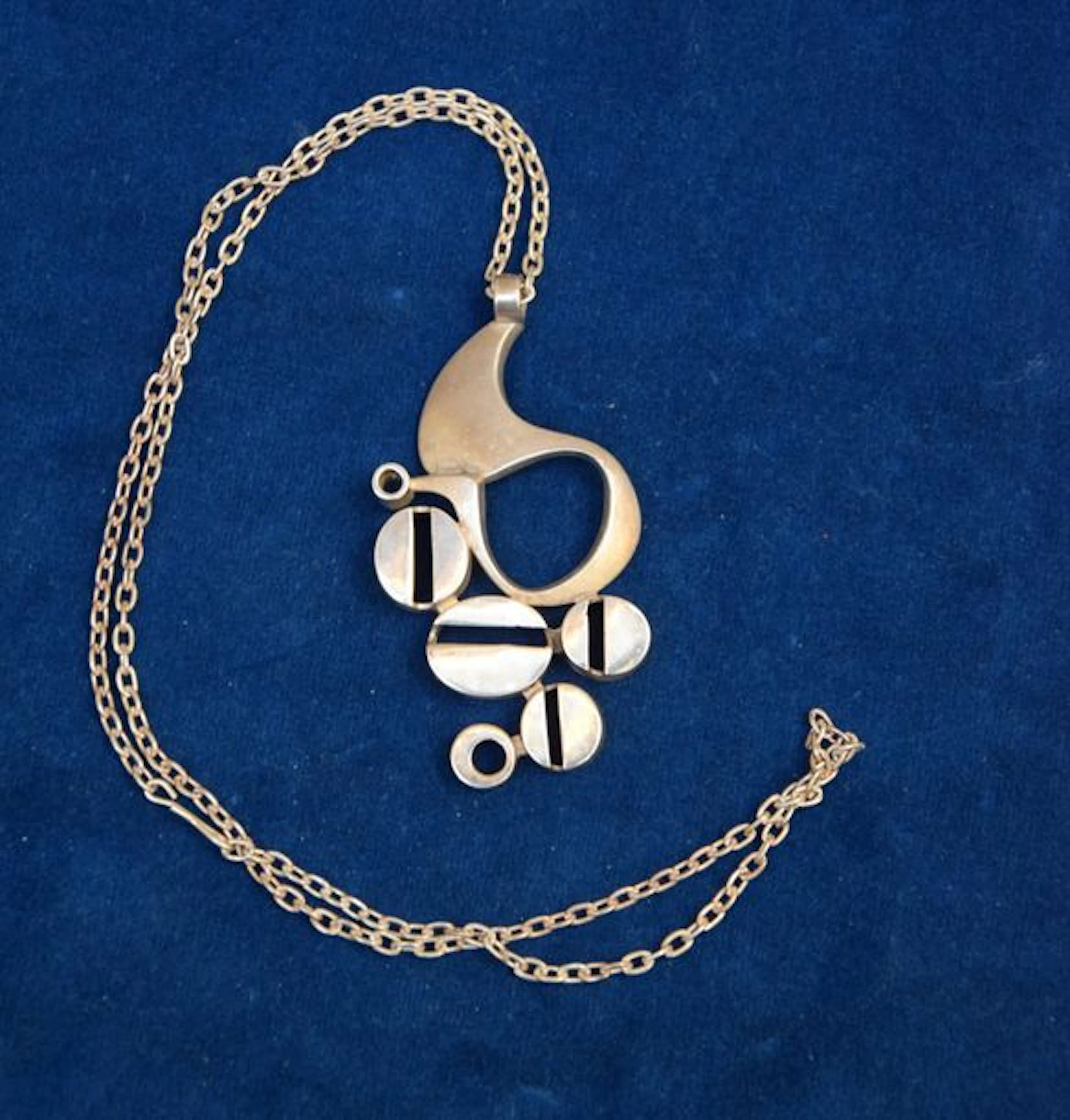 Attribué à Kaija AARIKKA (1929-2014), PENDENTIF…