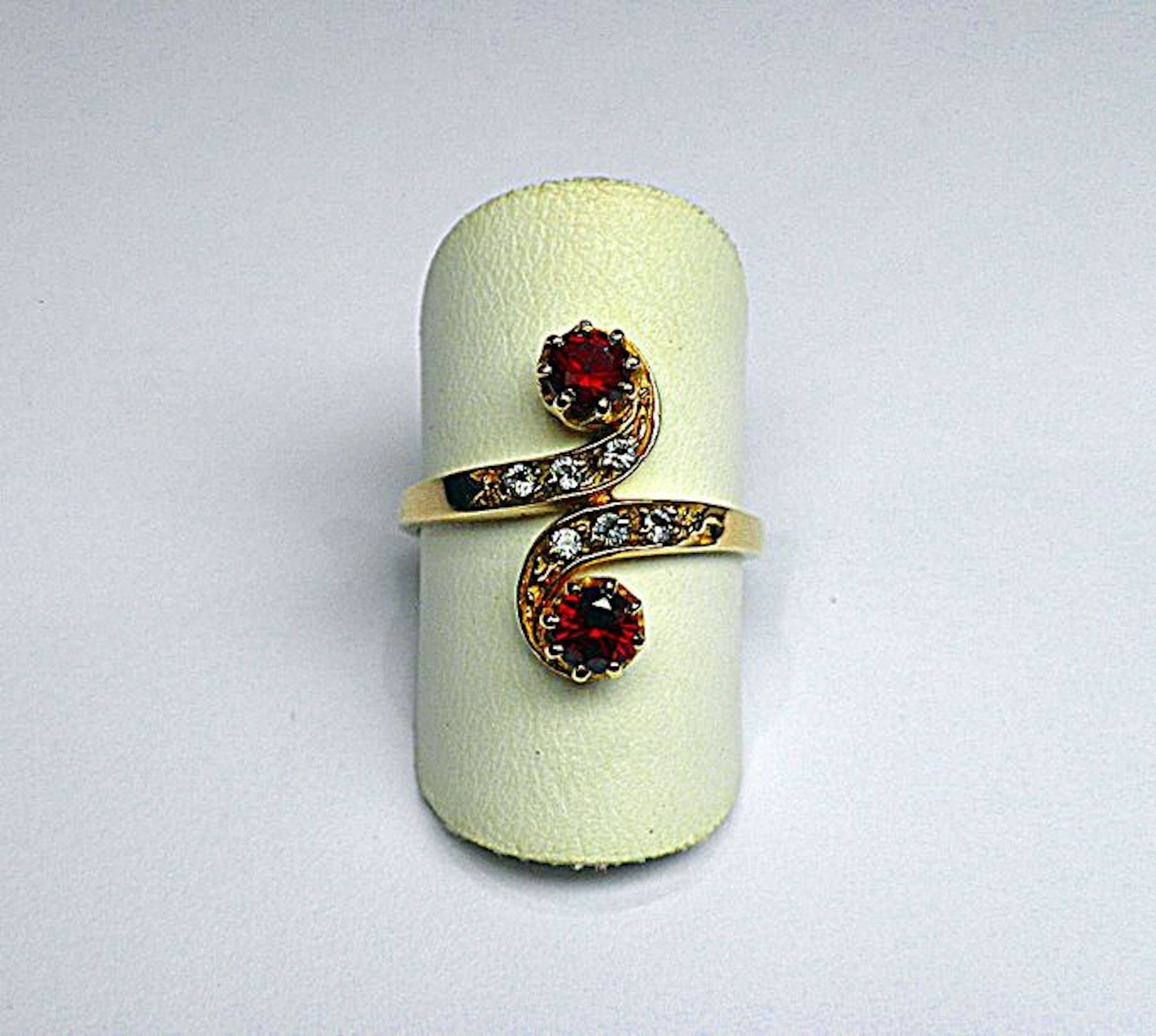 BAGUE "Toi et Moi" or jaune sertie de 2 pierres…