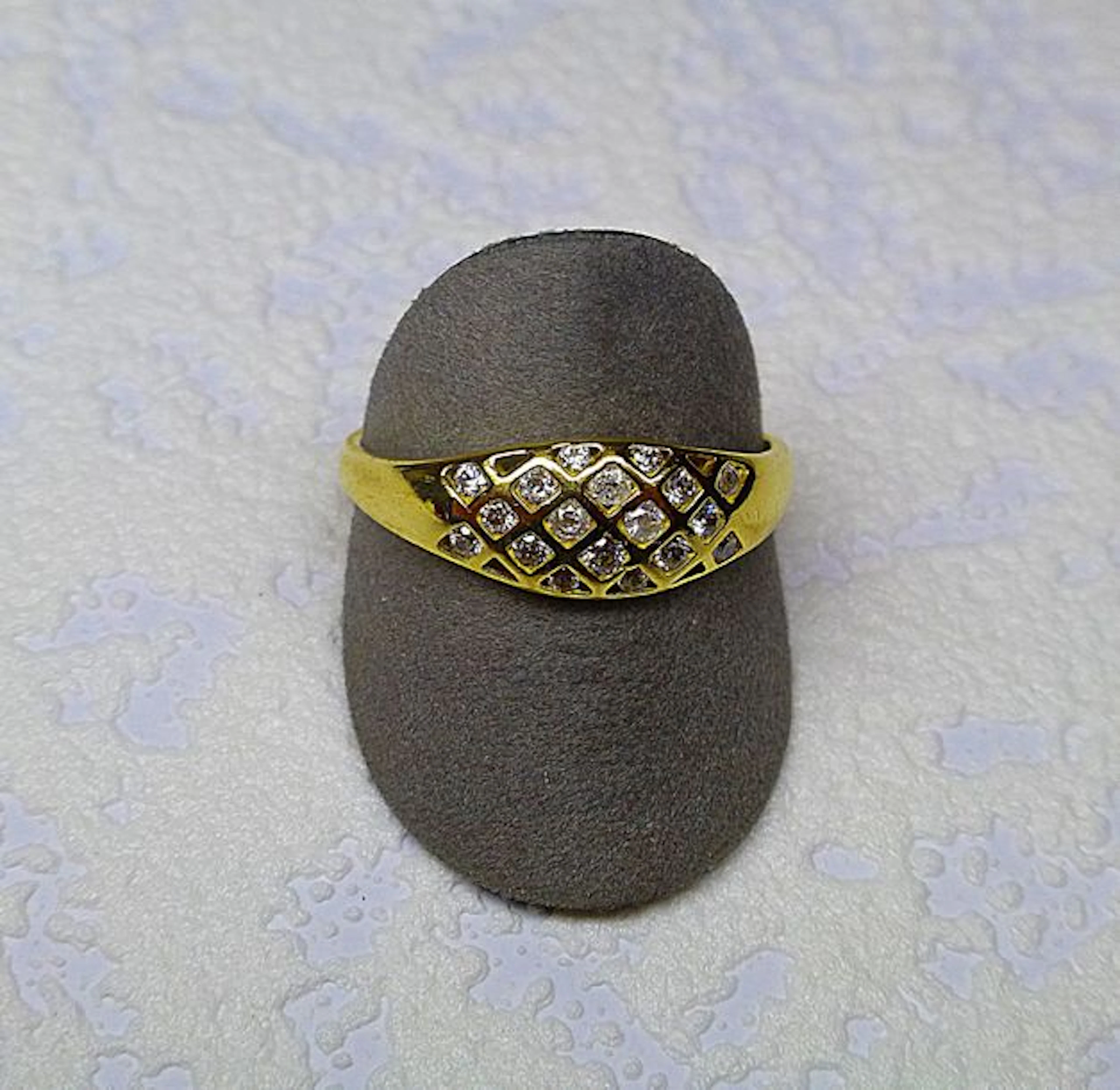 BAGUE en or jaune motifs losanges sertis…