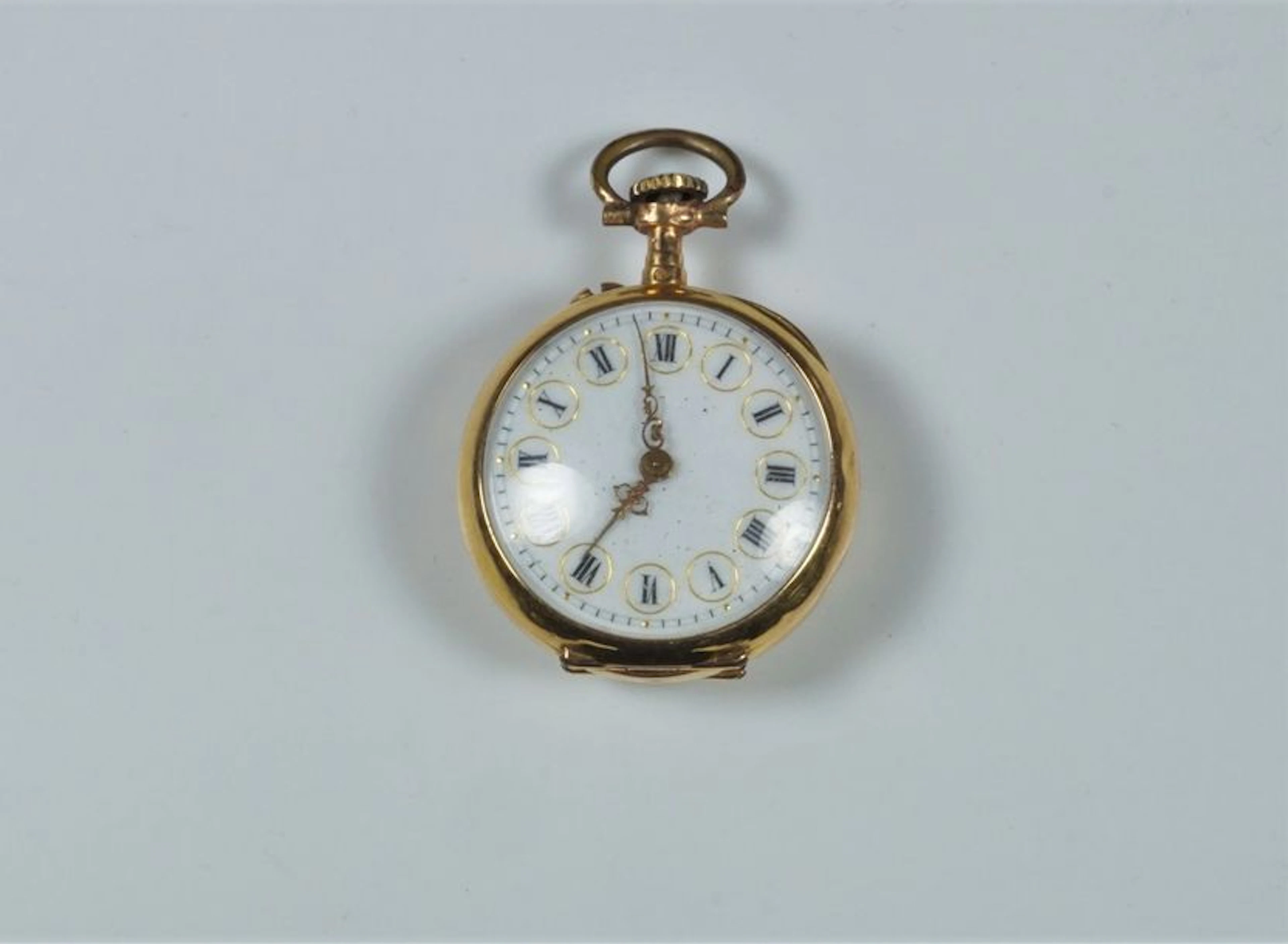 Petite montre de col en or jaune (750 millièmes),…
