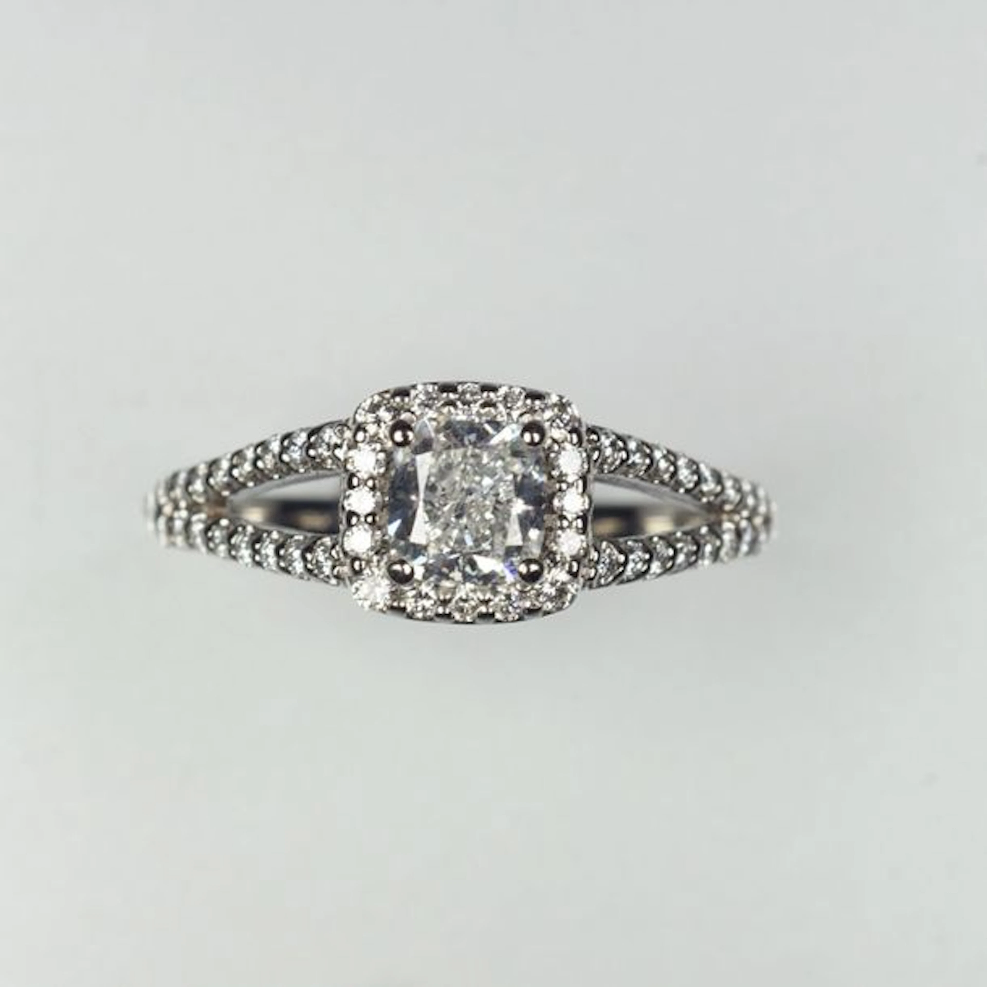 Bague en palladium (950/oo) centrée d'un…